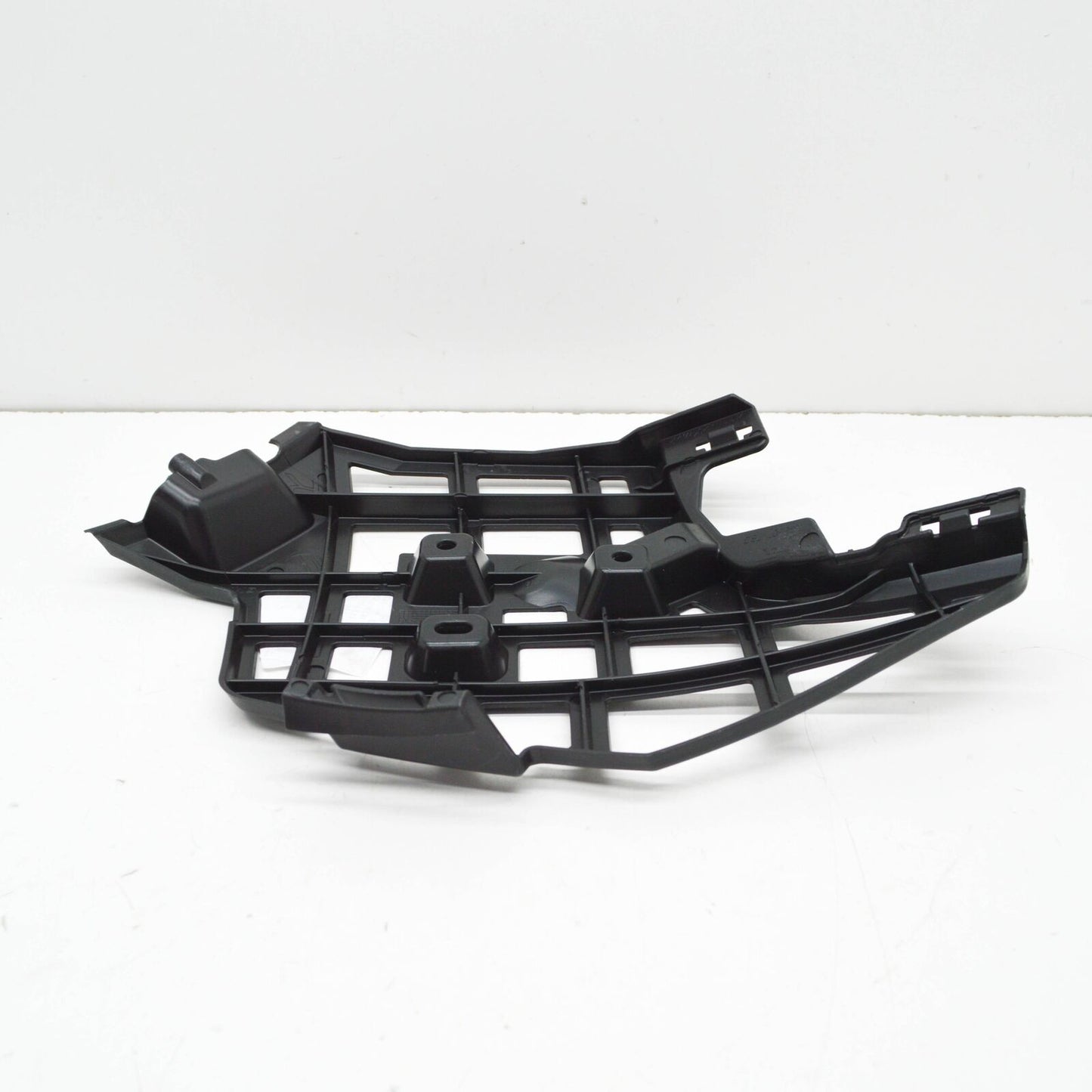 NEW VOLKSWAGEN PASSAT B8 FRONT RIGHT BUMPER BRACKET 3G0807178D 2016 ORIGINAL