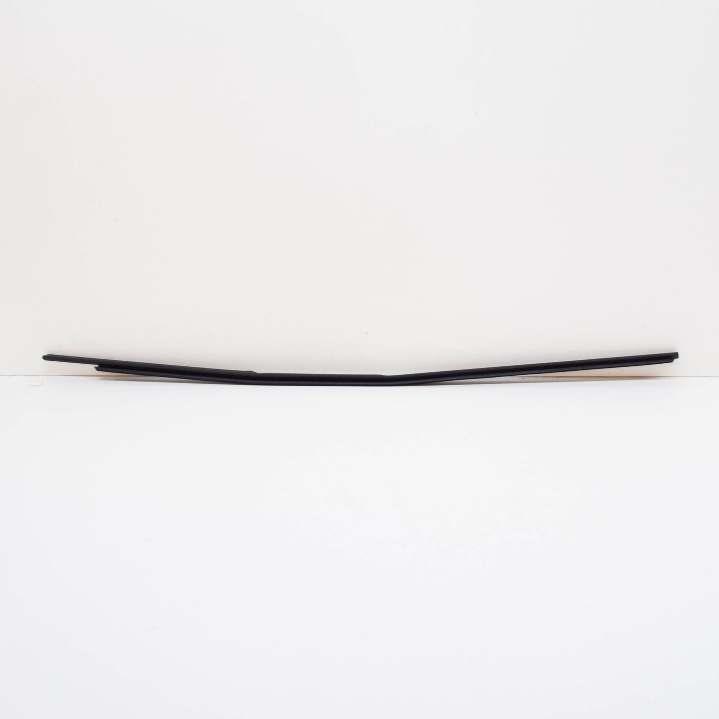 new bmw 5 e39 front left door outer weatherstrip 51218159235 original