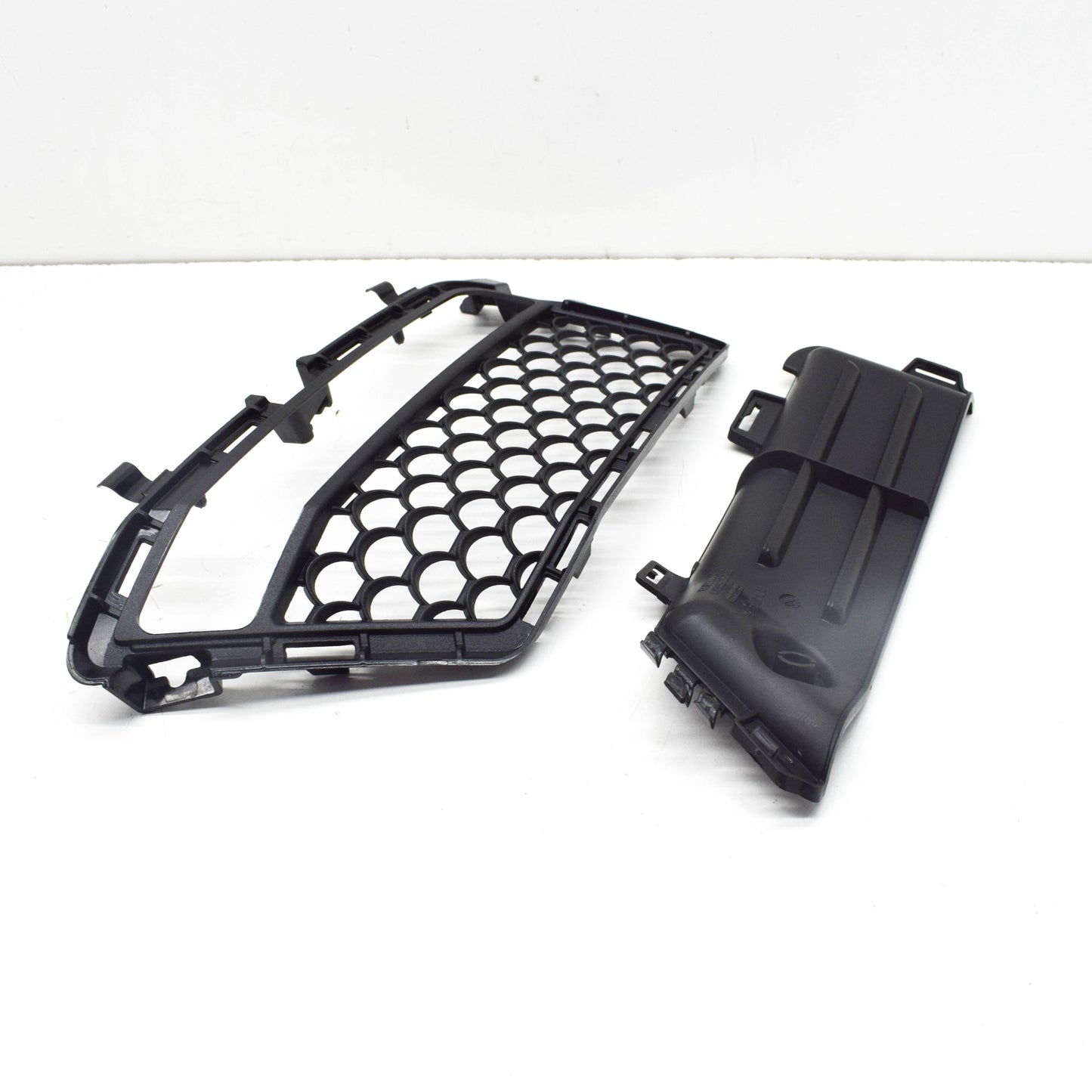 NEW MB E W212 AMG FRONT BUMPER LEFT GRILLE A2128850553 ORIGINAL