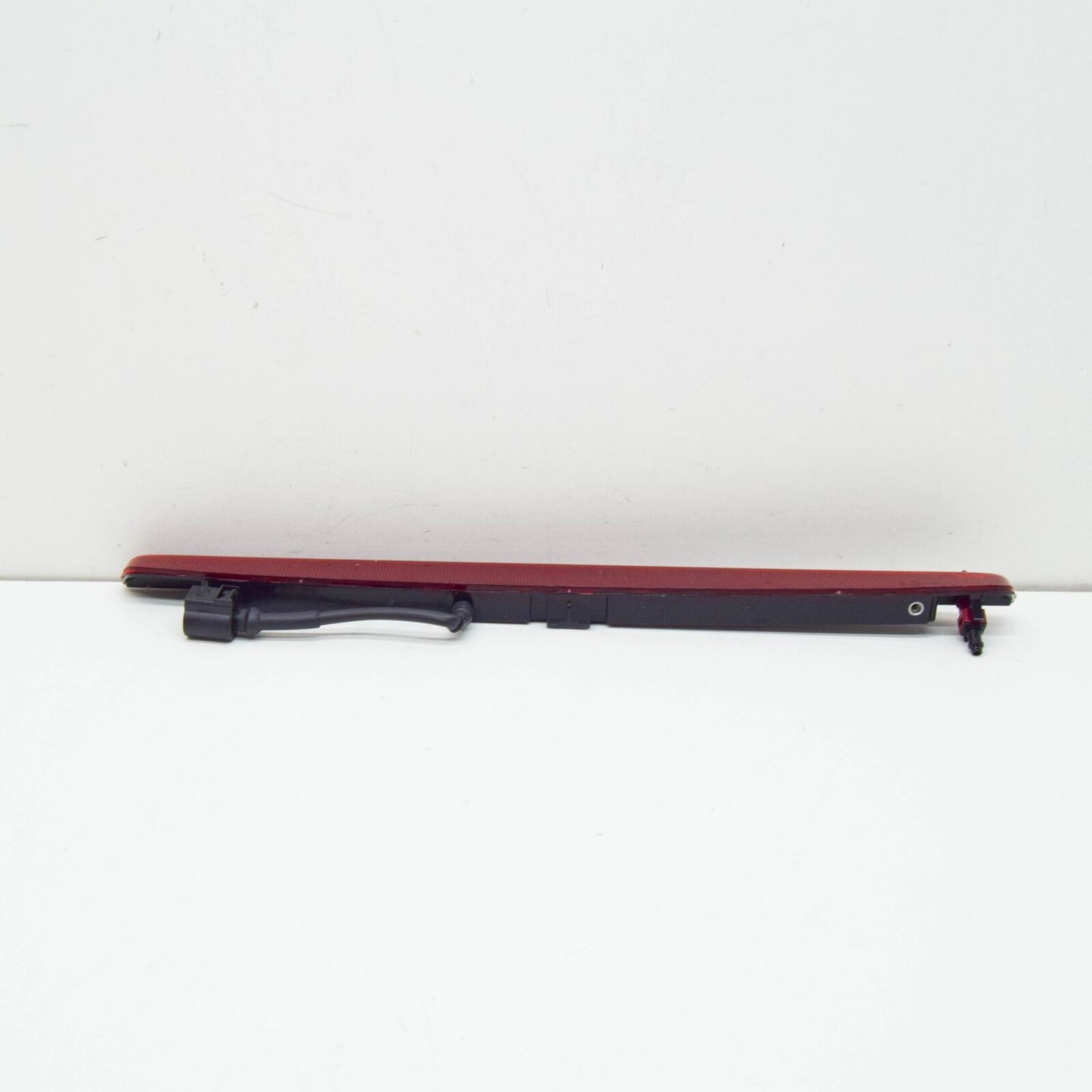 NEW SKODA KAMIQ REAR THIRD BRAKE CENTRE STOP LIGHT 654945097 ORIGINAL