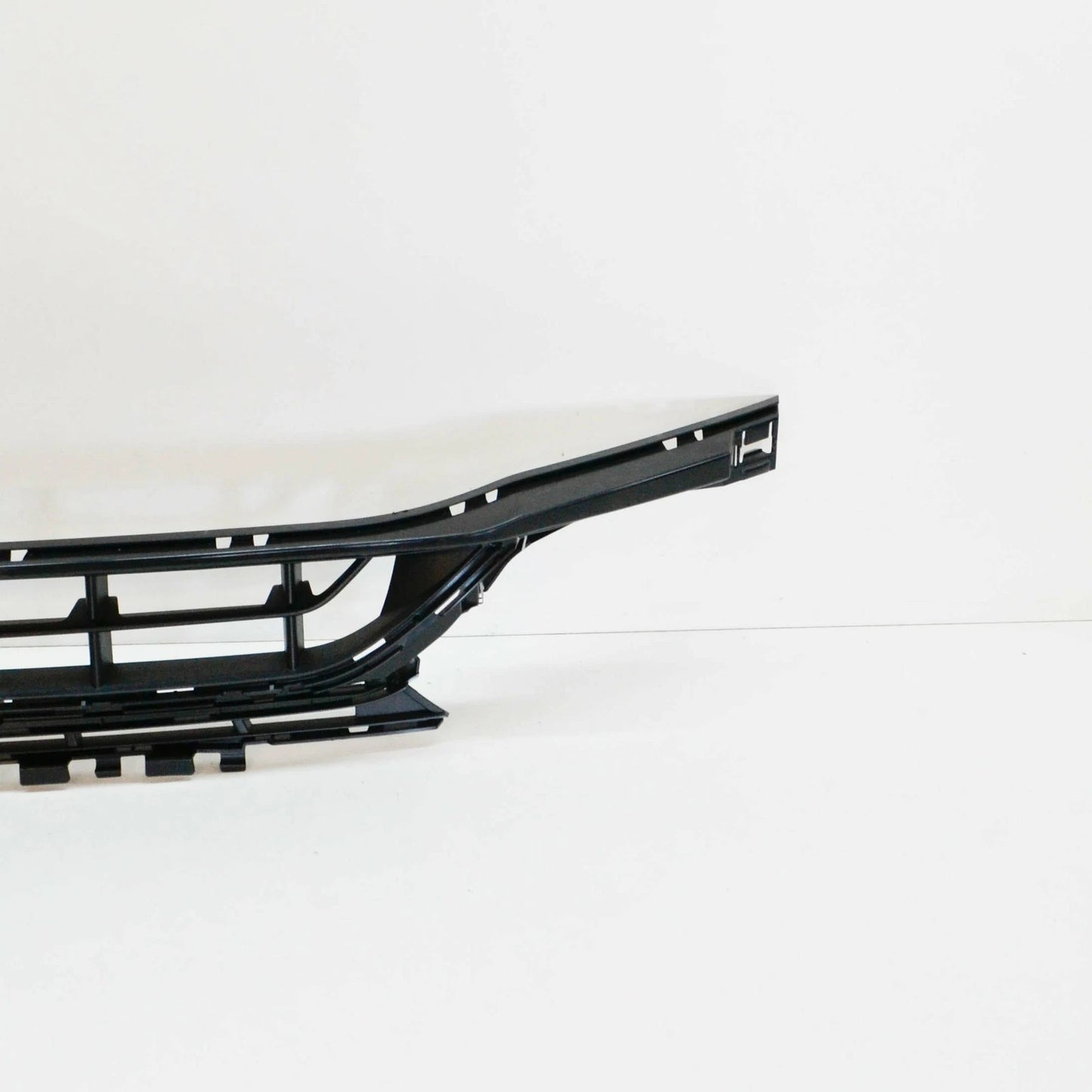 NEW MERCEDES-BENZ C W205 FRONT BUMPER CENTER LOWER GRILLE A2058857904 ORIGINAL