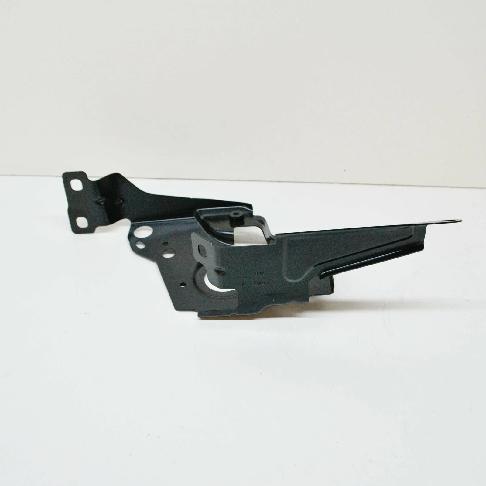 NEW BMW M3 G80 COMPETITION FRONT LEFT FENDER HOLDER 41008082031 ORIGINAL