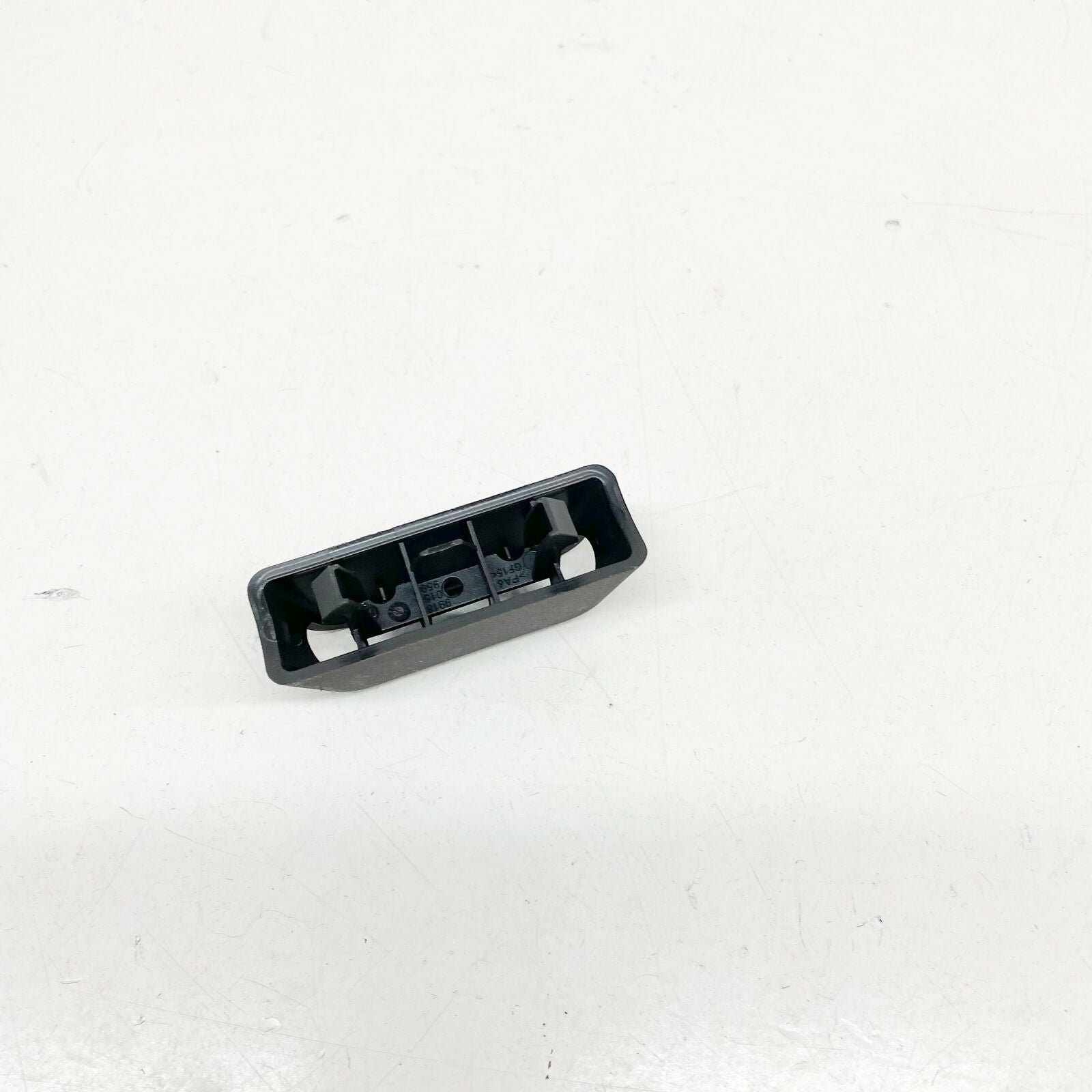 new ford mondeo mk5 estate load compartment trim centre clip 1891183 original