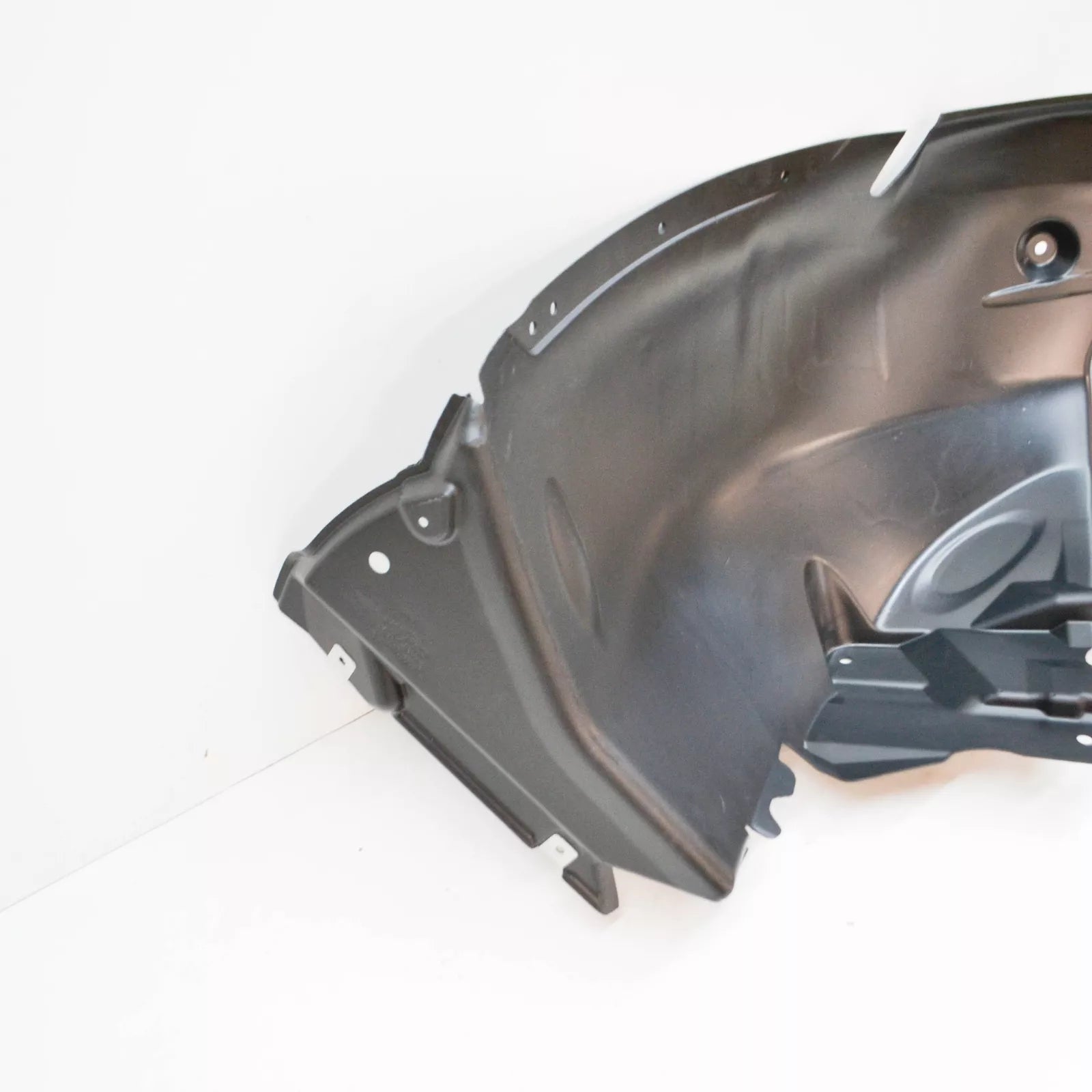 NEW MERCEDES-BENZ C-CLASS C204 FRONT LEFT ARCH LINER FRONT PART A2046900930