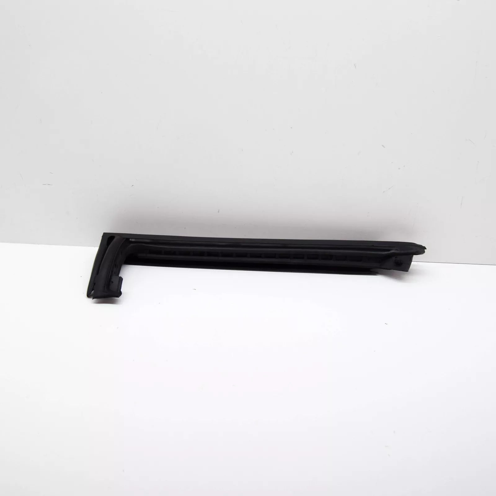 NEW MERCEDES-BENZ SLK R172 RIGHT C-PILLAR FOLDING ROOF SEAL A1727900298 ORIGINAL