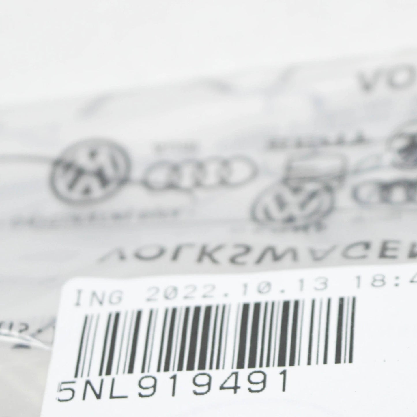 NEW VW TIGUAN ALLSPACE AD REAR CENTER LEFT PARK SENSOR HOLDER 5NL919491A