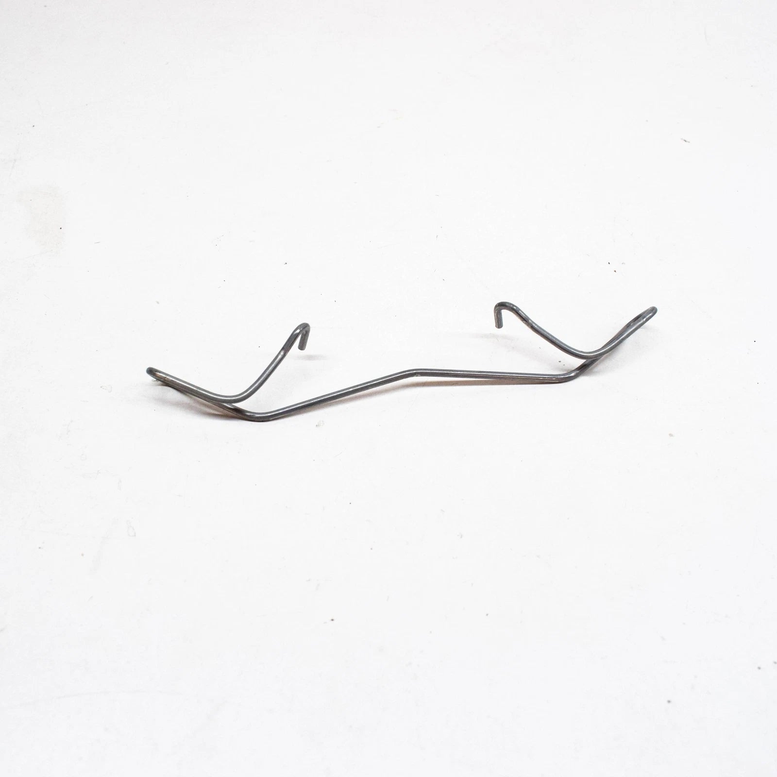 NEW AUDI A1 8X FRONT BRAKE CALIPER RETAINING SPRING 1K0615269 ORIGINAL