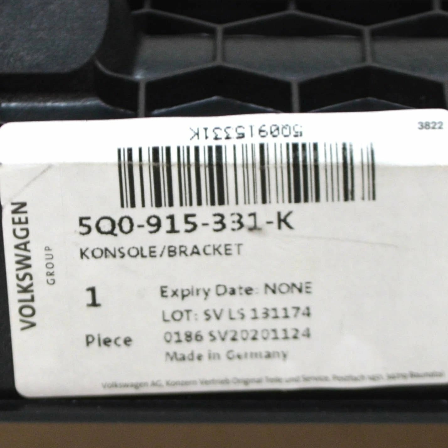 NEW VOLKSWAGEN PASSAT B8 3G BATTERY PAD 5Q0915331K 2015