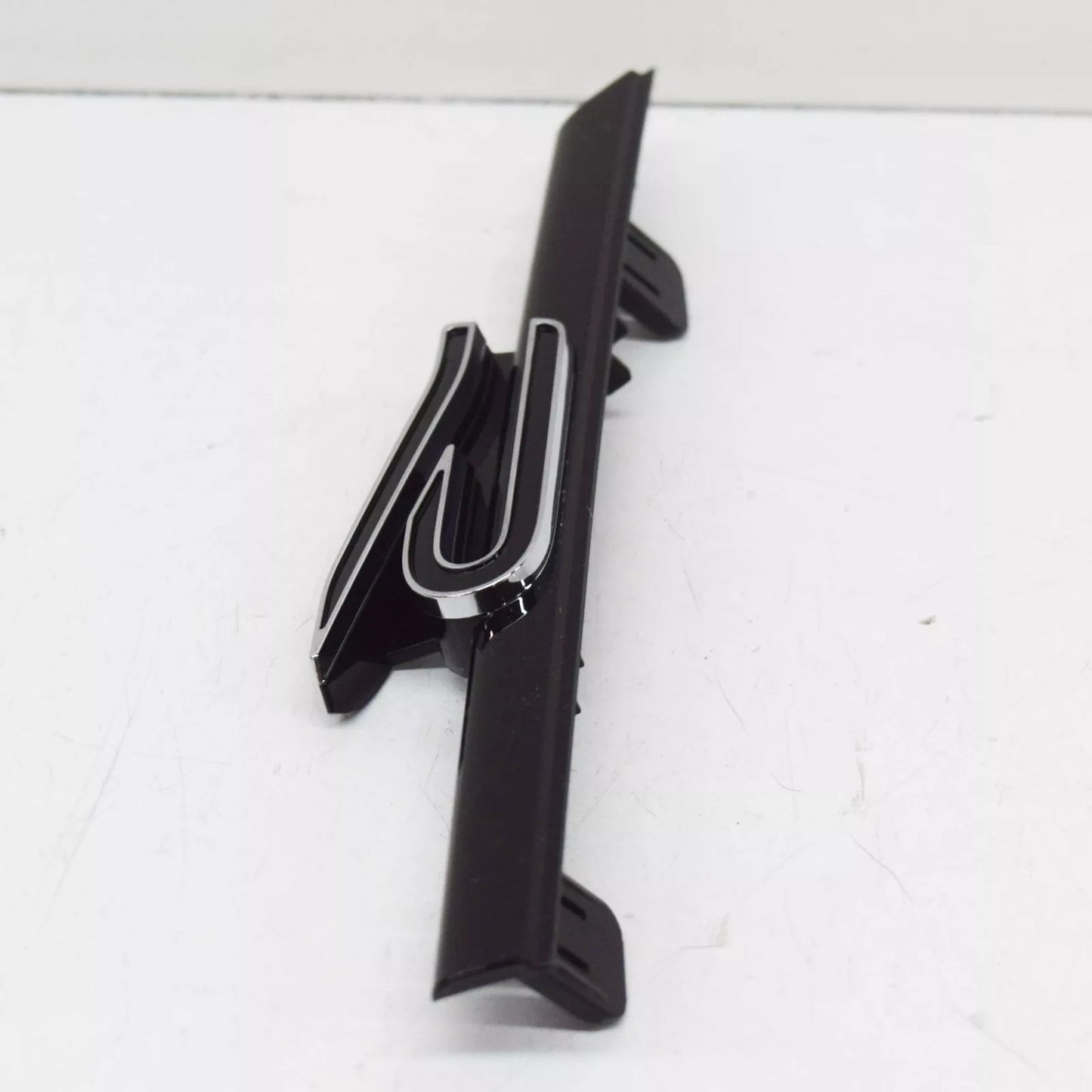 NEW VW GOLF MK8 FRONT RADIATOR GRILLE 'R-LINE' INSCRIPTION 5H0853679PFOD