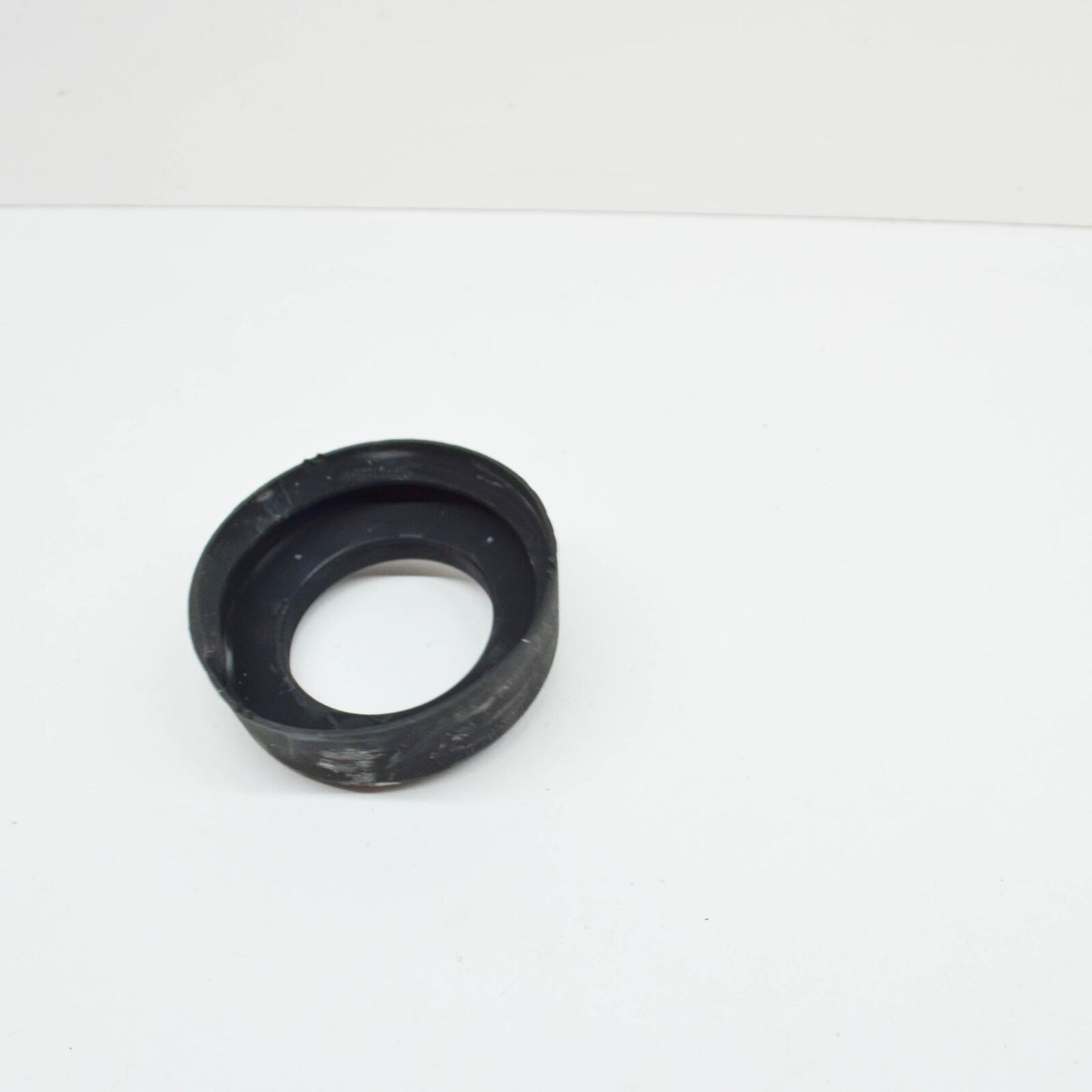 NEW MERCEDES-BENZ 190 W201 FRONT COIL SPRING SHIM A2013211084 ORIGINAL