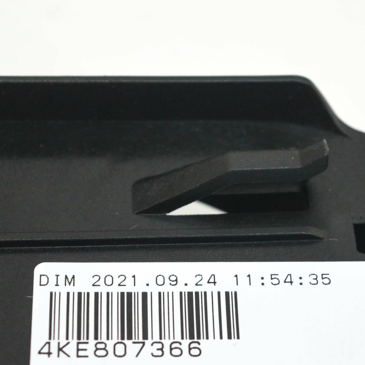 NEW AUDI E-TRON FRONT BUMPER GRILLE END PLATE CAP 4KE807366 ORIGINAL