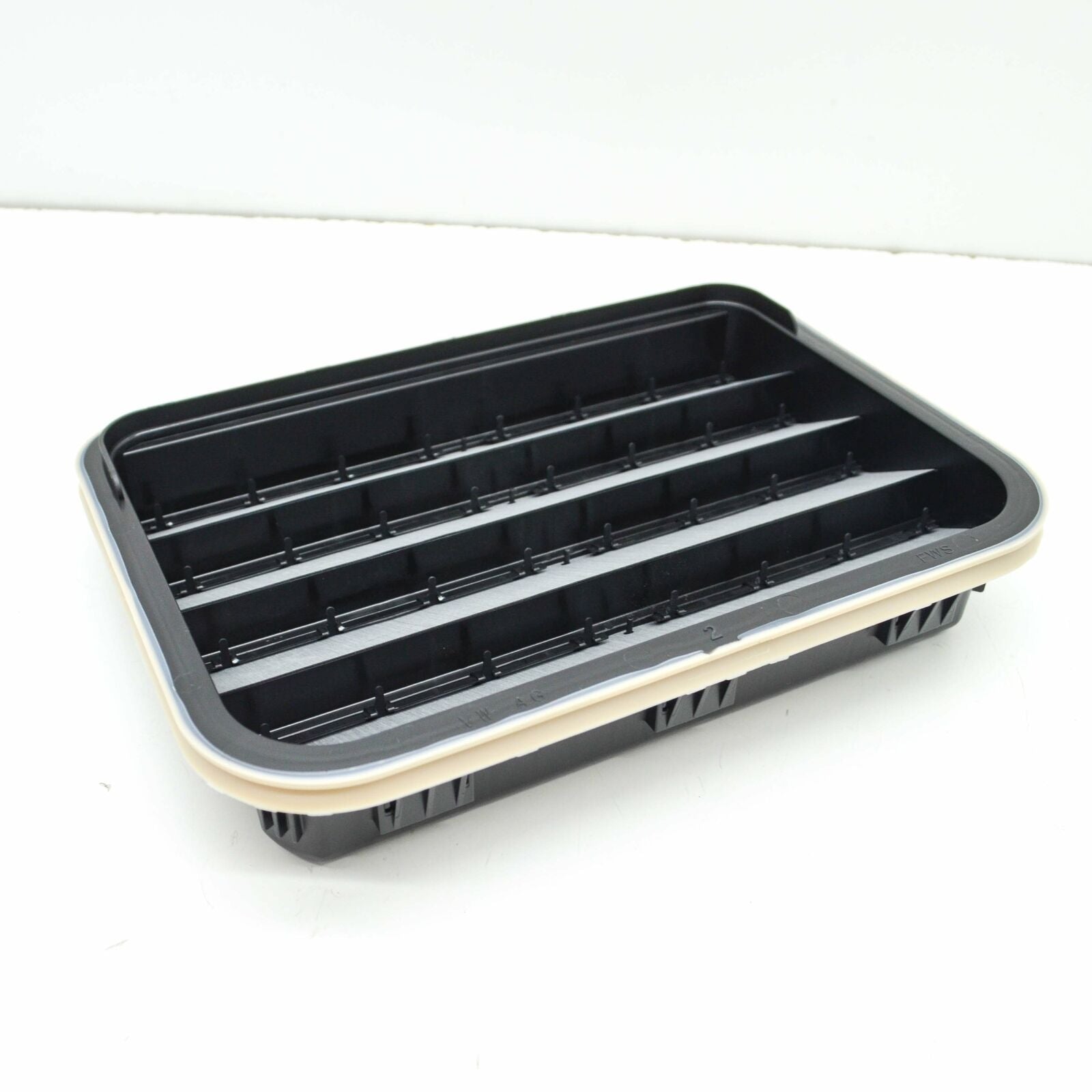 NEW VOLKSWAGEN TOUAREG 7P BODY VENTILATION GRILLE 7PP819181A ORIGINAL