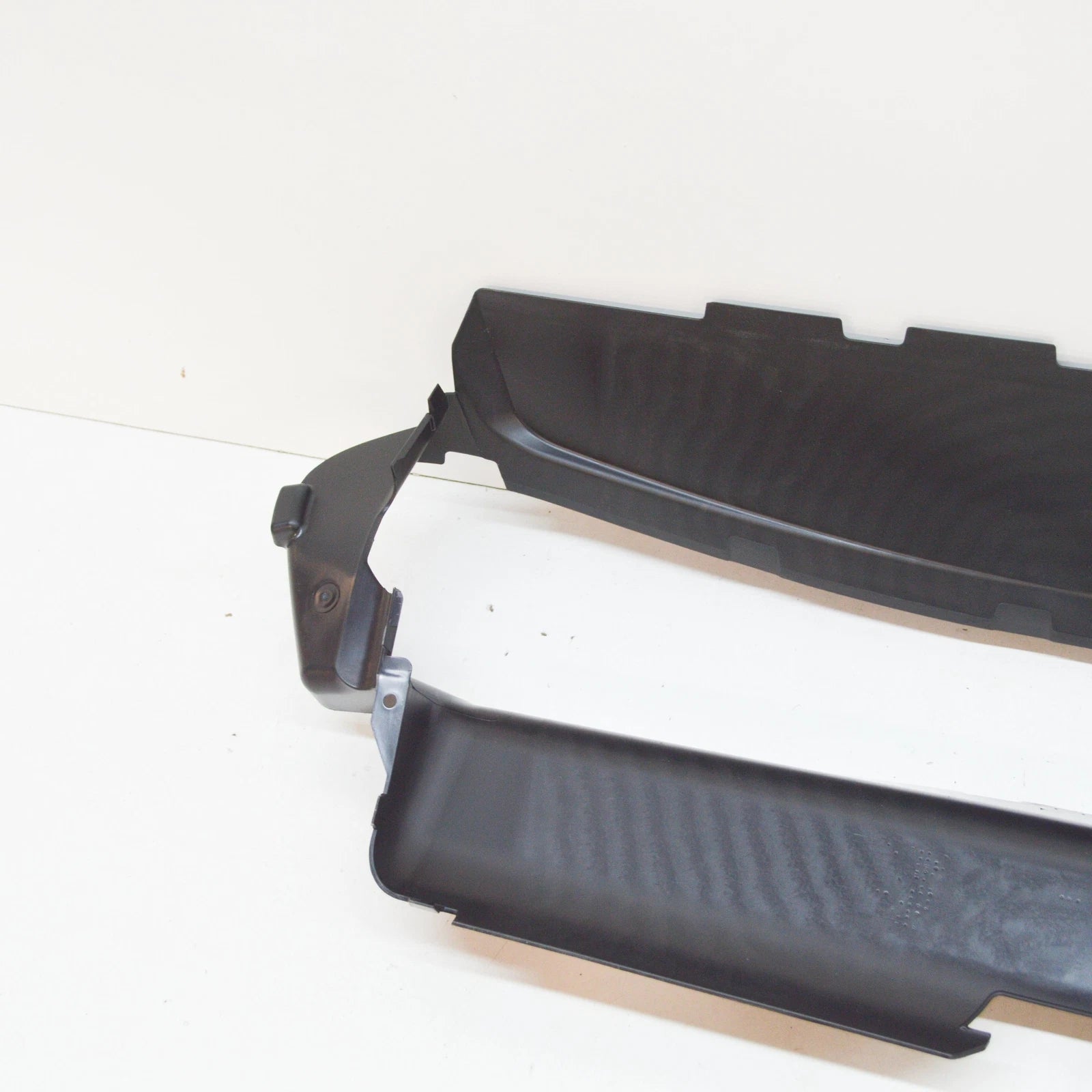 NEW BMW M2 F87 RADIATOR LOWER AIR DUCT 51748062165 8062165 2016 ORIGINAL