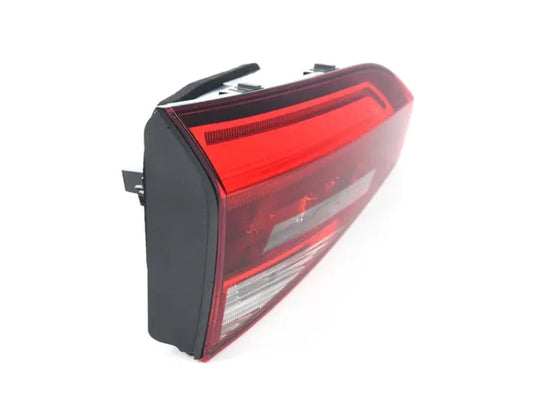 NEW VOLKSWAGEN PASSAT B8 LEFT SIDE TAILGATE LED TAILLIGHT 561945093N ORIGINAL
