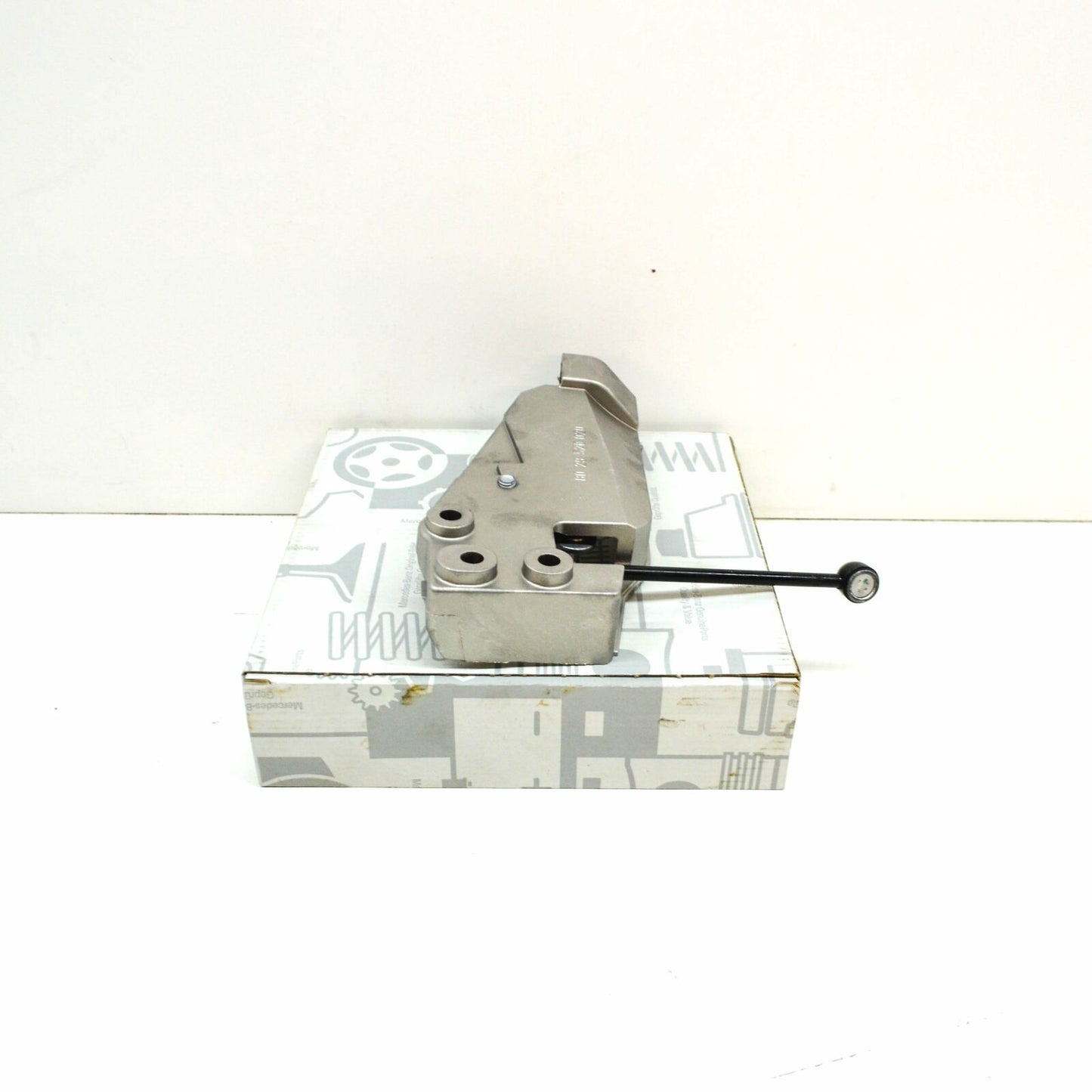 NEW MB E W211 GEAR SHIFTING MECHANISM CABLE BRACKET A2112670340 ORIGINAL