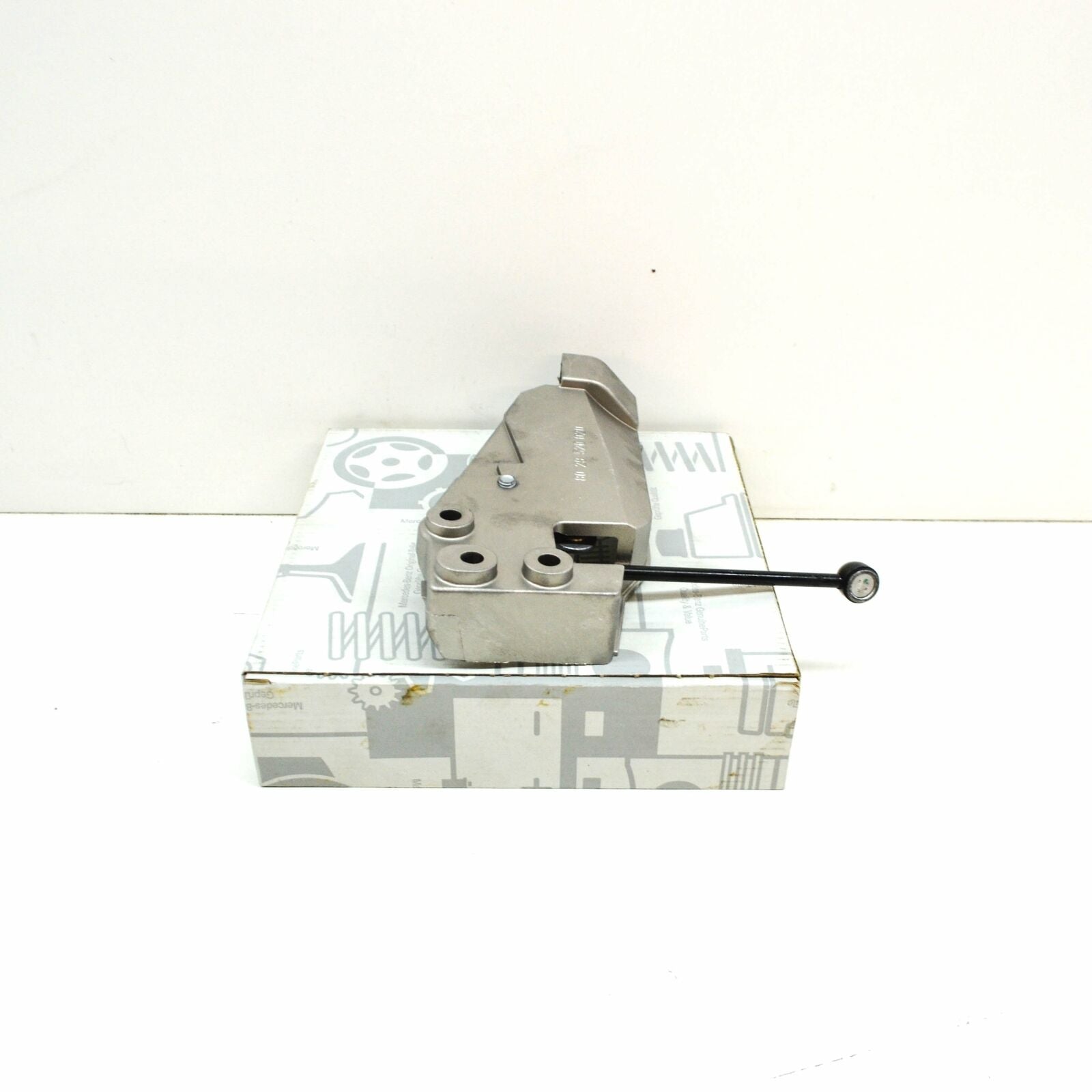 NEW MB E W211 GEAR SHIFTING MECHANISM CABLE BRACKET A2112670340 ORIGINAL