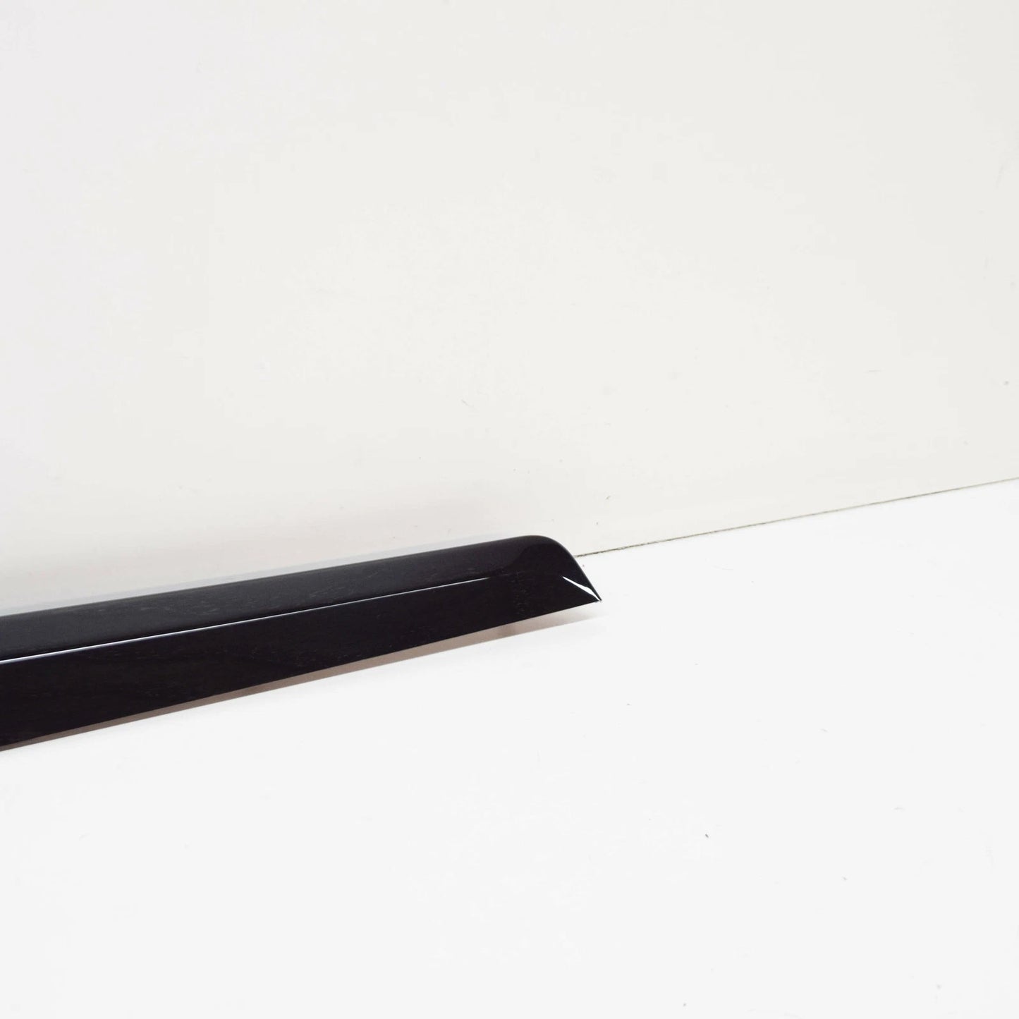 NEW MERCEDES-BENZ E C207 FRONT LEFT DOOR MOULDING A20772023222A04 OEM