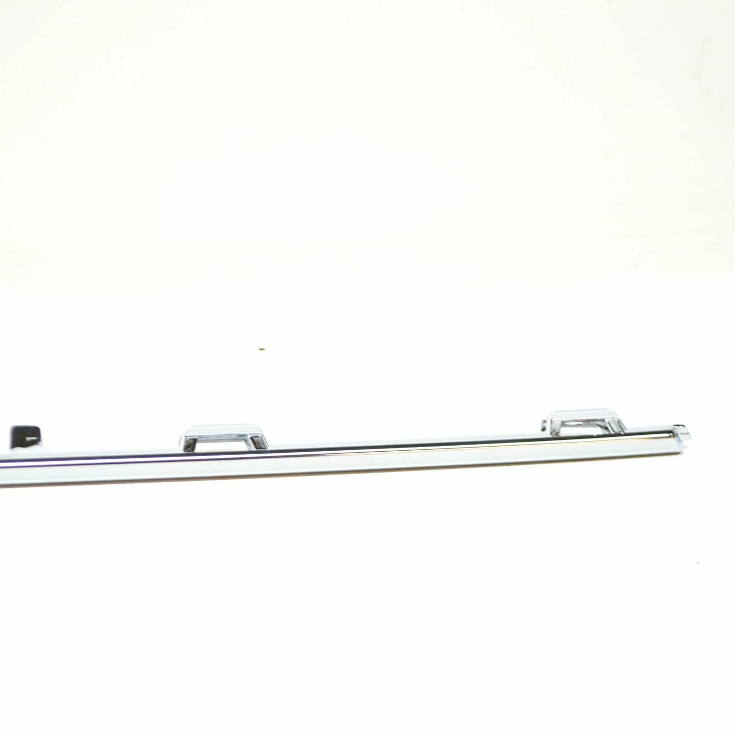 NEW VOLKSWAGEN E-GOLF MK7 REAR BUMPER CENTER MOLDING 5G68533332ZZ ORIGINAL