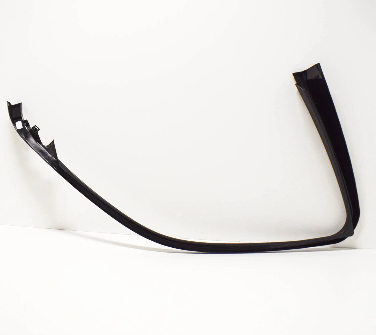 NEW MB GLK X204 FRONT RIGHT WINDOW FRAME TRIM A20472502569051 ORIGINAL