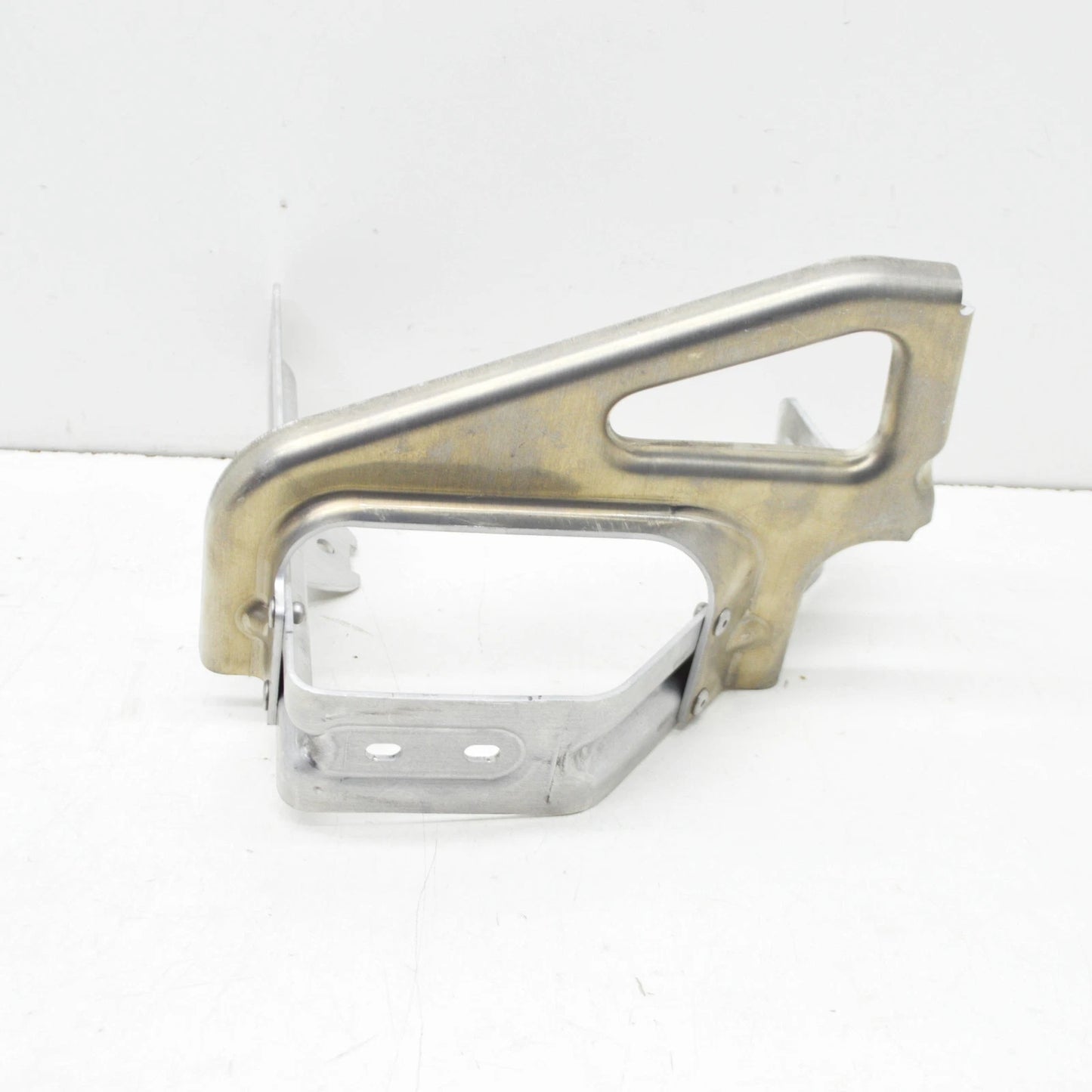 NEW BMW I8 I12 REAR LEFT QUARTER PANEL BRACKET 7431793 51437431793 ORIGINAL