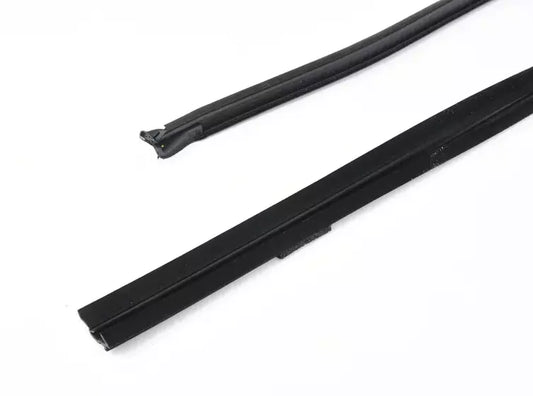 NEW BMW X5 F15 REAR RIGHT DOOR WINDOW GUIDE 51357289668 7289668 ORIGINAL