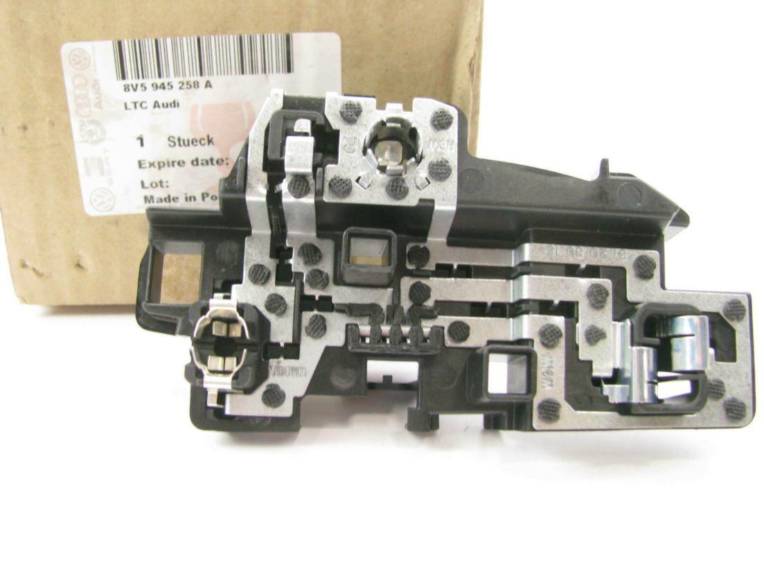 new audi a3 sportback 8v rear right tail light bulb socket 8v5945258a original