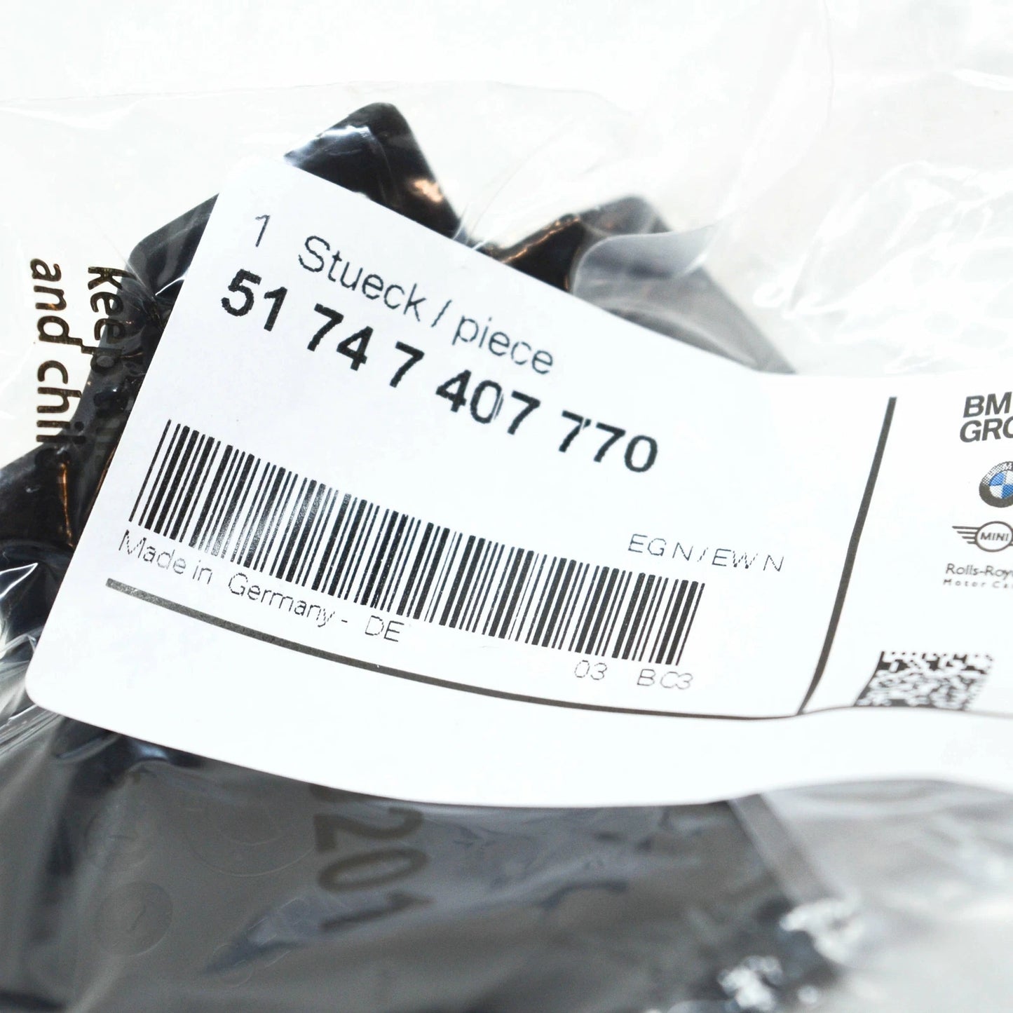 NEW BMW 5 G30 FRONT RIGHT HOOD LATCH SUPPORT 51747407770 ORIGINAL