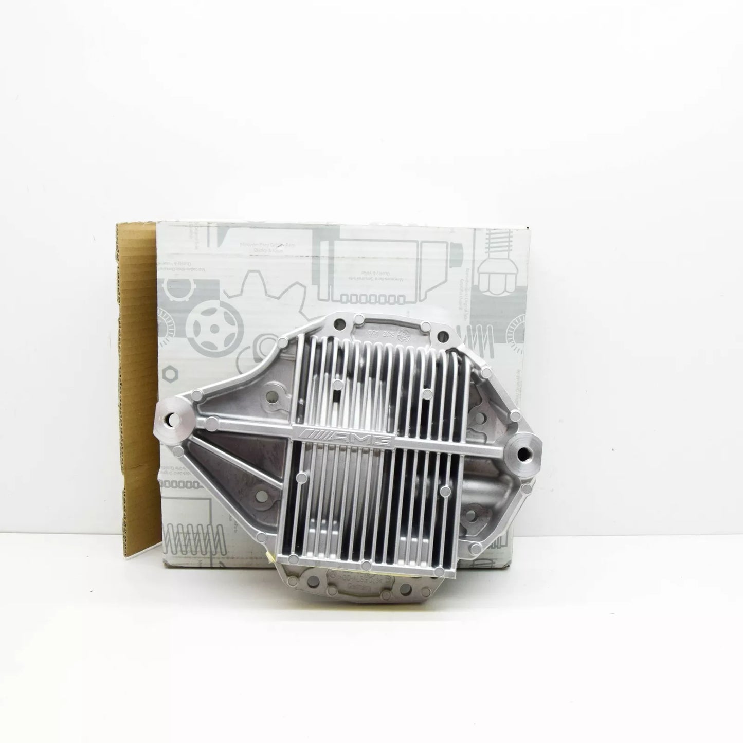 NEW MERCEDES-BENZ C W205 REAR AXLE HOUSING END COVER A2053513700 ORIGINAL