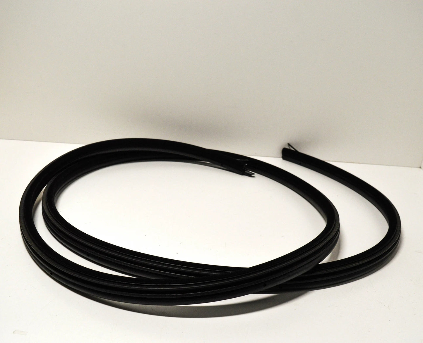 NEW BMW 3 E46 FRONT INNER DOOR PROTECTION SEAL 51728194682 ORIGINAL