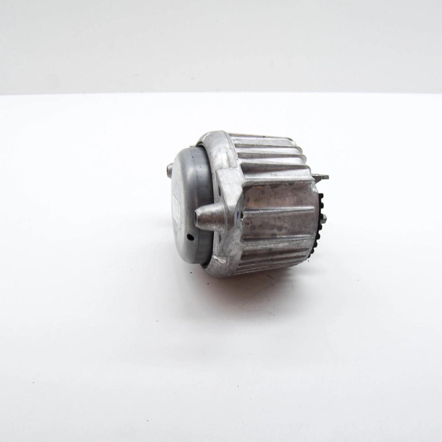 NEW MERCEDES-BENZ C W204 FRONT RIGHT ENGINE SUPPORT A2042405917 ORIGINAL
