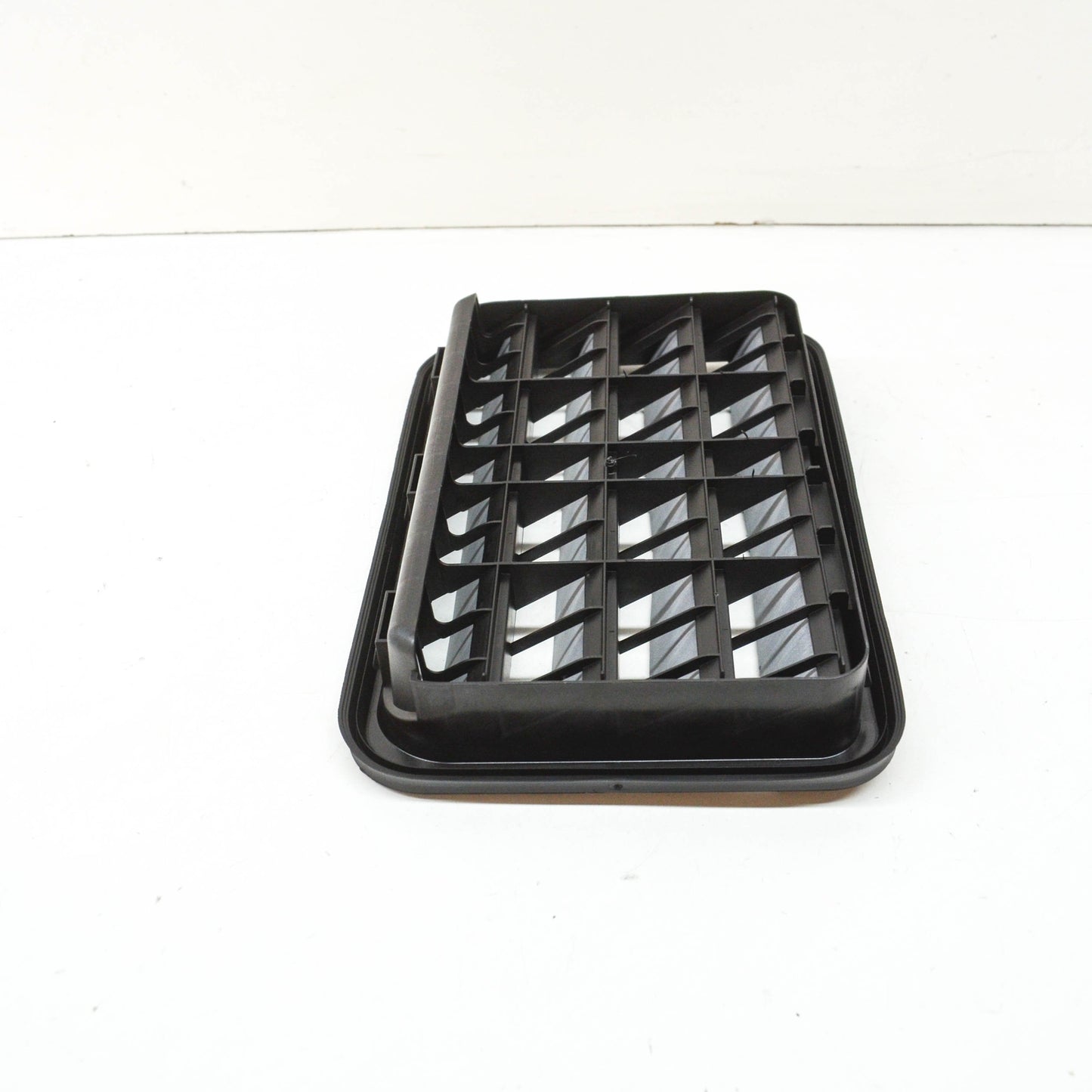 NEW MB S W222 REAR QUARTER PANEL LEFT VENTILATION GRILLE A2228300142 ORIGINAL