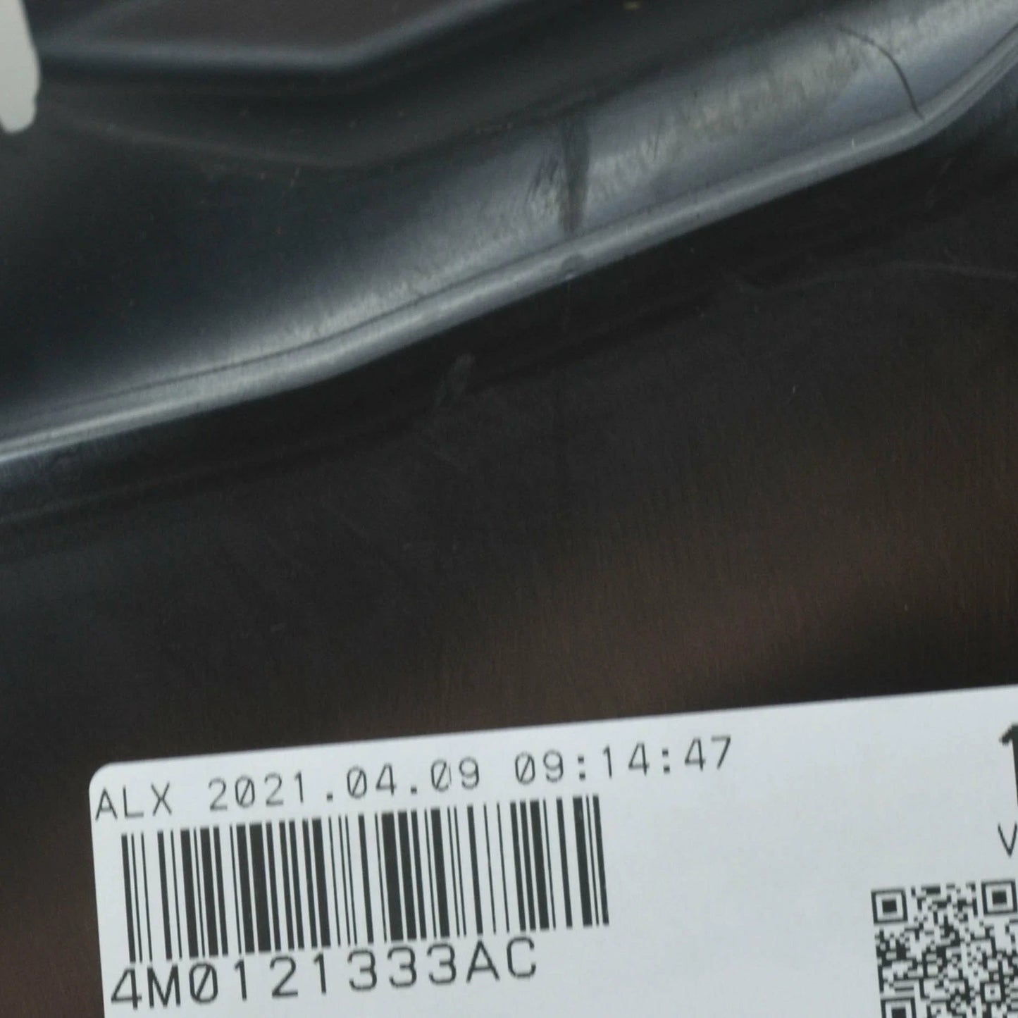 NEW AUDI Q7 4M LEFT OUTER AIR DUCT TUBE 4M0121333AC ORIGINAL