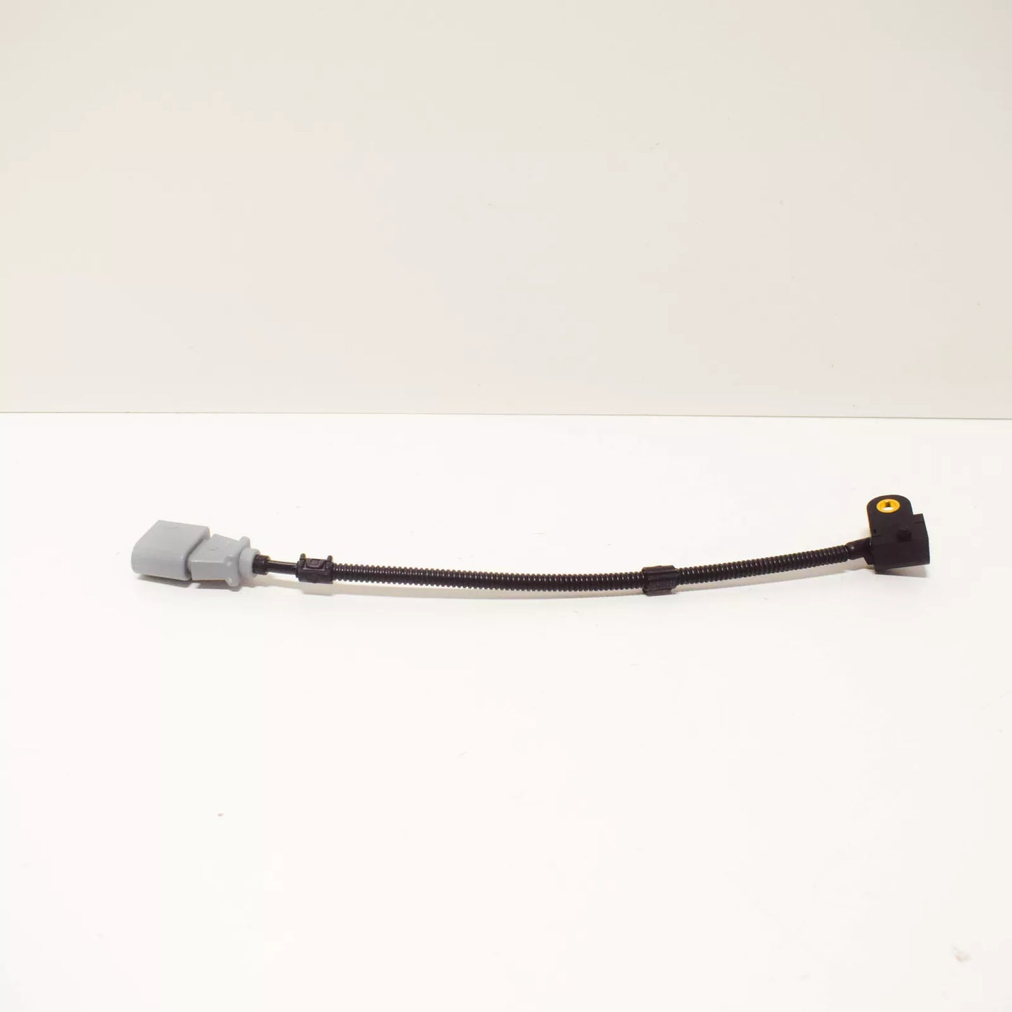NEW AUDI A3 8P ENGINE CAMSHAFT POSITION SENSOR 03G957147B