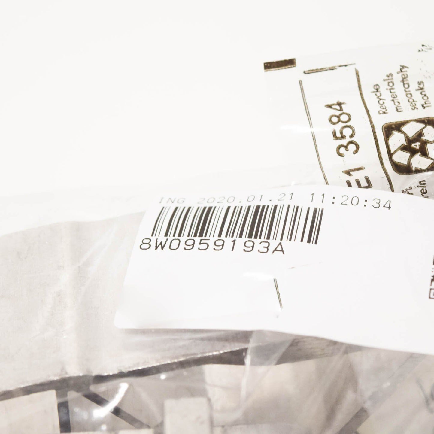 NEW AUDI A4 B9 PEDESTRIAN PROTECTION BRACKET 8W0959193A 1 PCS ORIGINAL