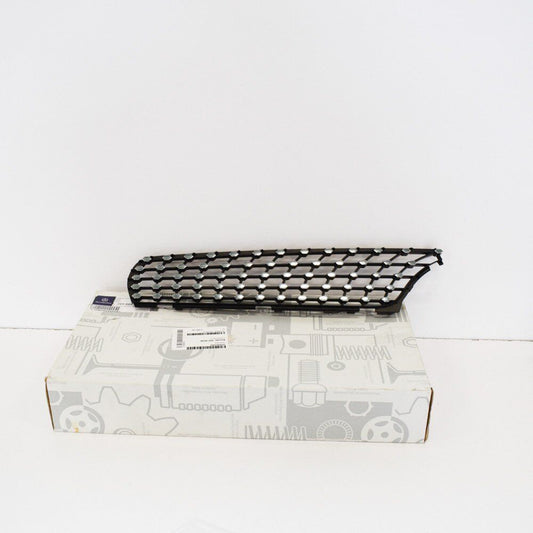 NEW MERCEDES-BENZ C-CLASS W205 FRONT RIGHT GRILLE A2058882060 ORIGINAL
