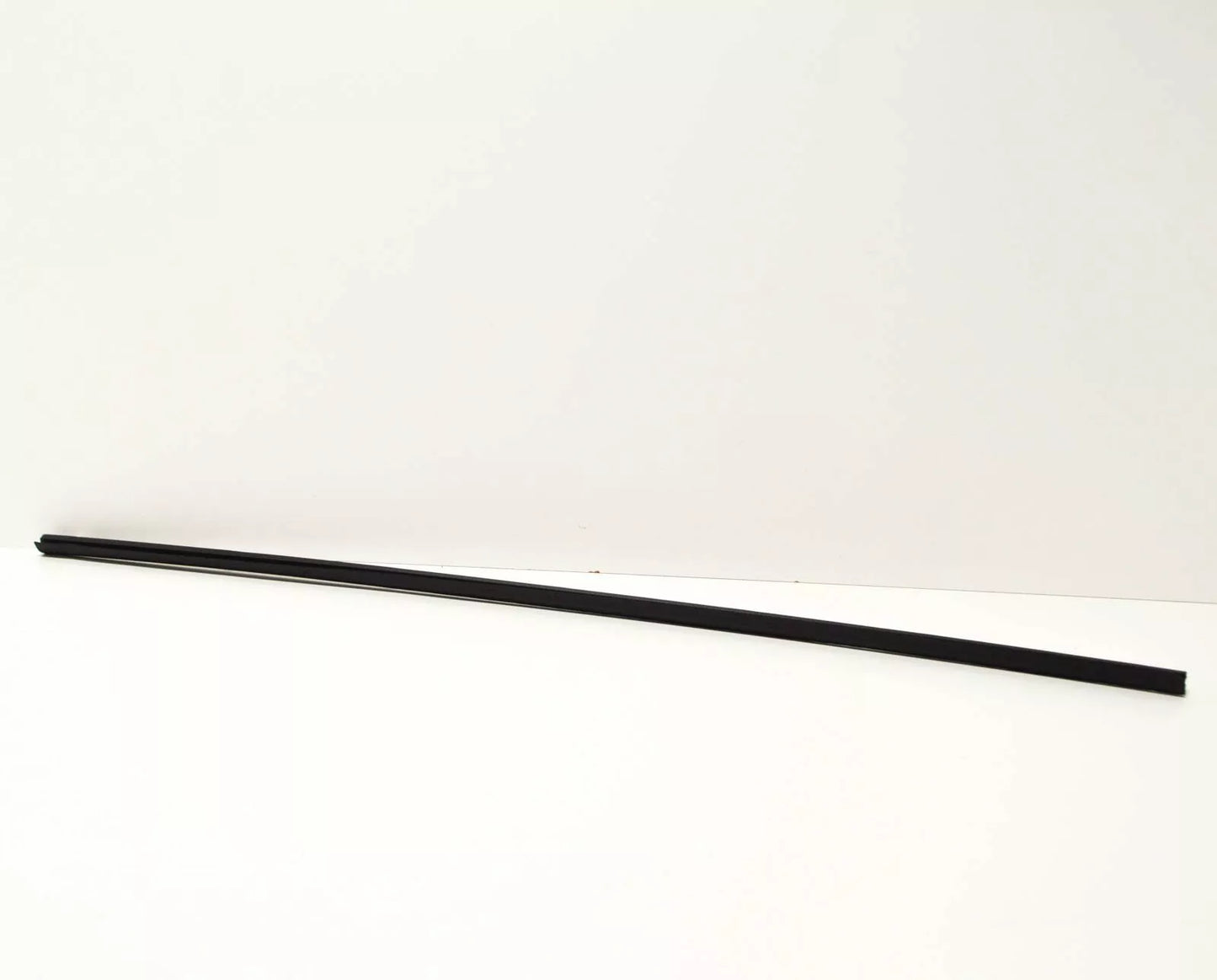 NEW MERCEDES-BENZ E W210 FRONT LEFT DOOR BOTTOM STRIP A2106900782