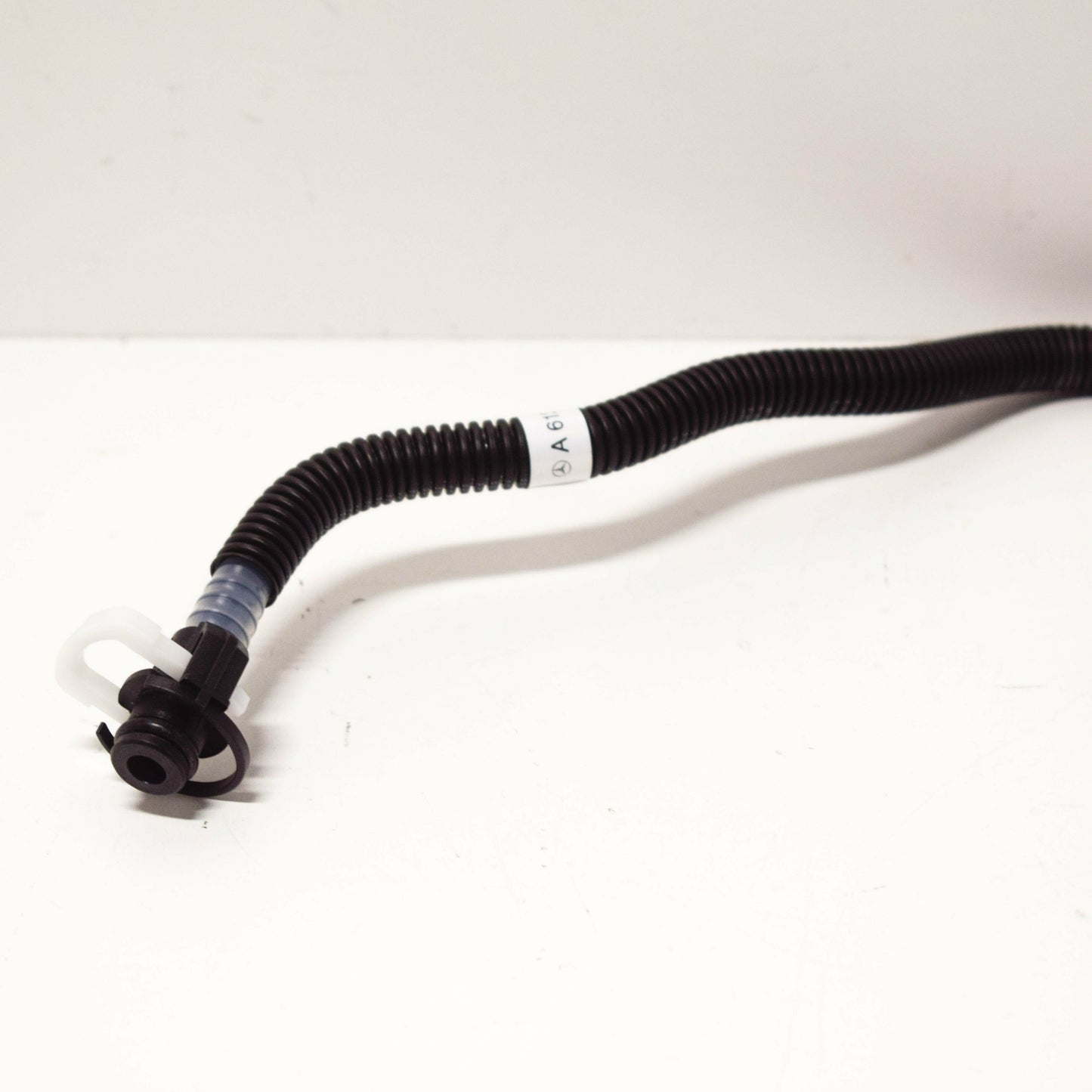 NEW MERCEDES BENZ E W210 FUEL PIPE LINE HOSE E270 DIESEL A6120702132 ORIGINAL