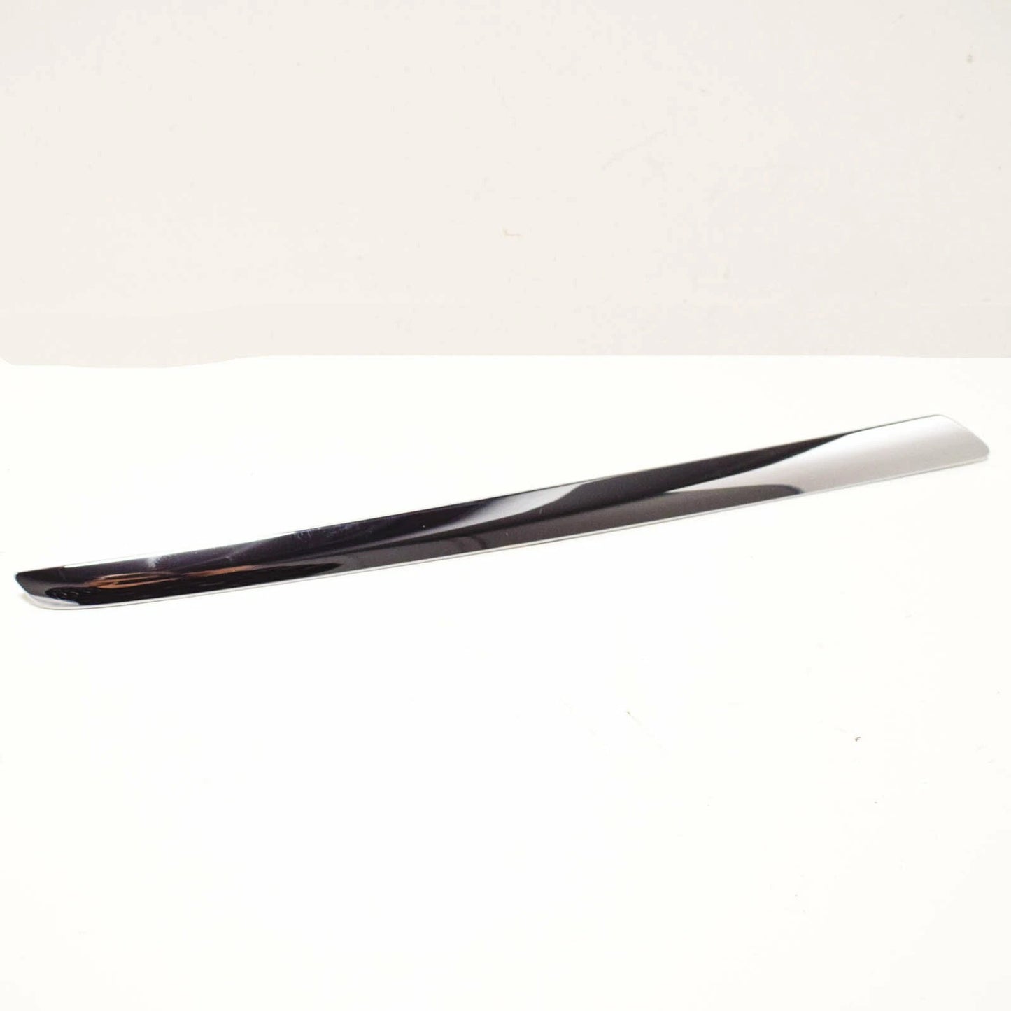 NEW MERCEDES-BENZ GLA X156 FRONT RIGHT BOTTOM ORNAMENTAL TRIM A1568851221