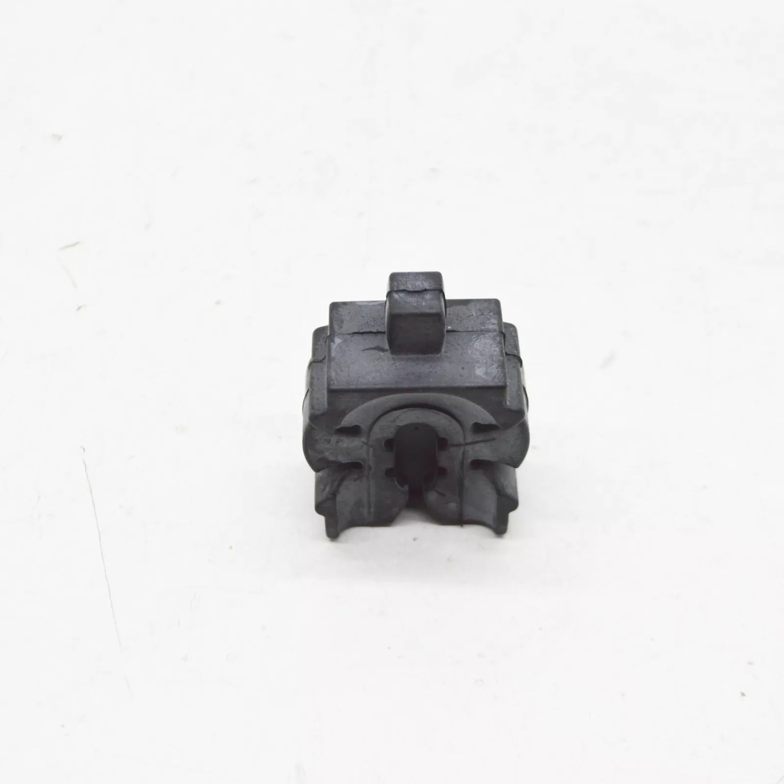 NEW BMW X5 E70 RADIATOR RUBBER MOUNTING 17117553480 ORIGINAL