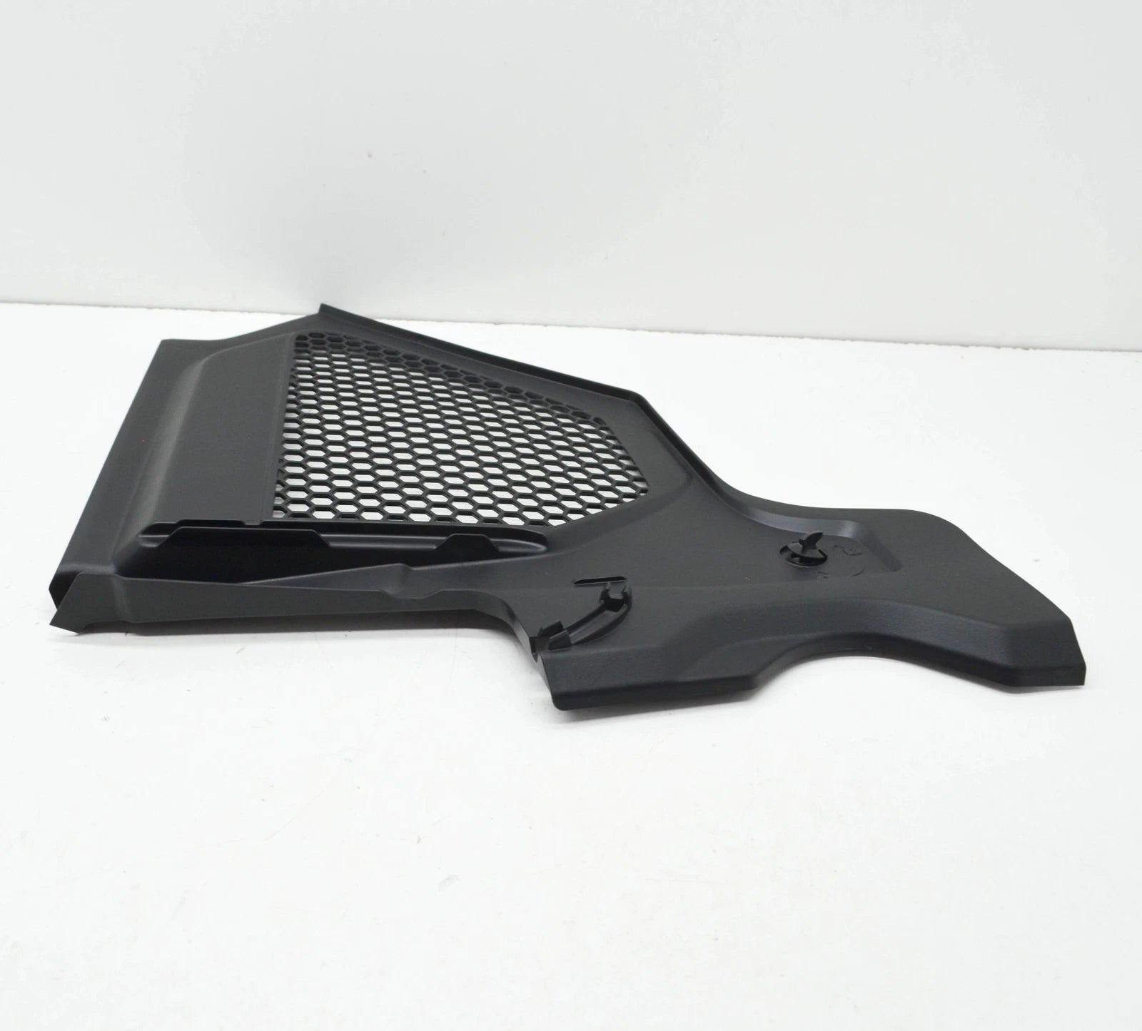 NEW BMW M4 COUPE G82 FRONT RIGHT WINDSHIELD COVER COWL PANEL 51718074669