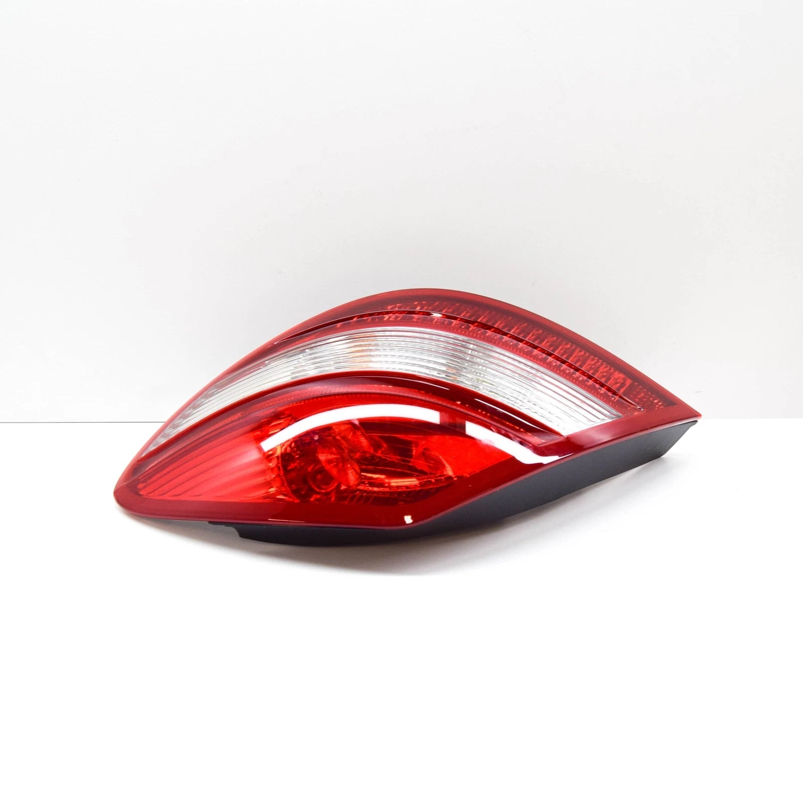 NEW MERCEDES-BENZ SLK R171 REAR RIGHT TAIL LAMP A1718200264 ORIGINAL