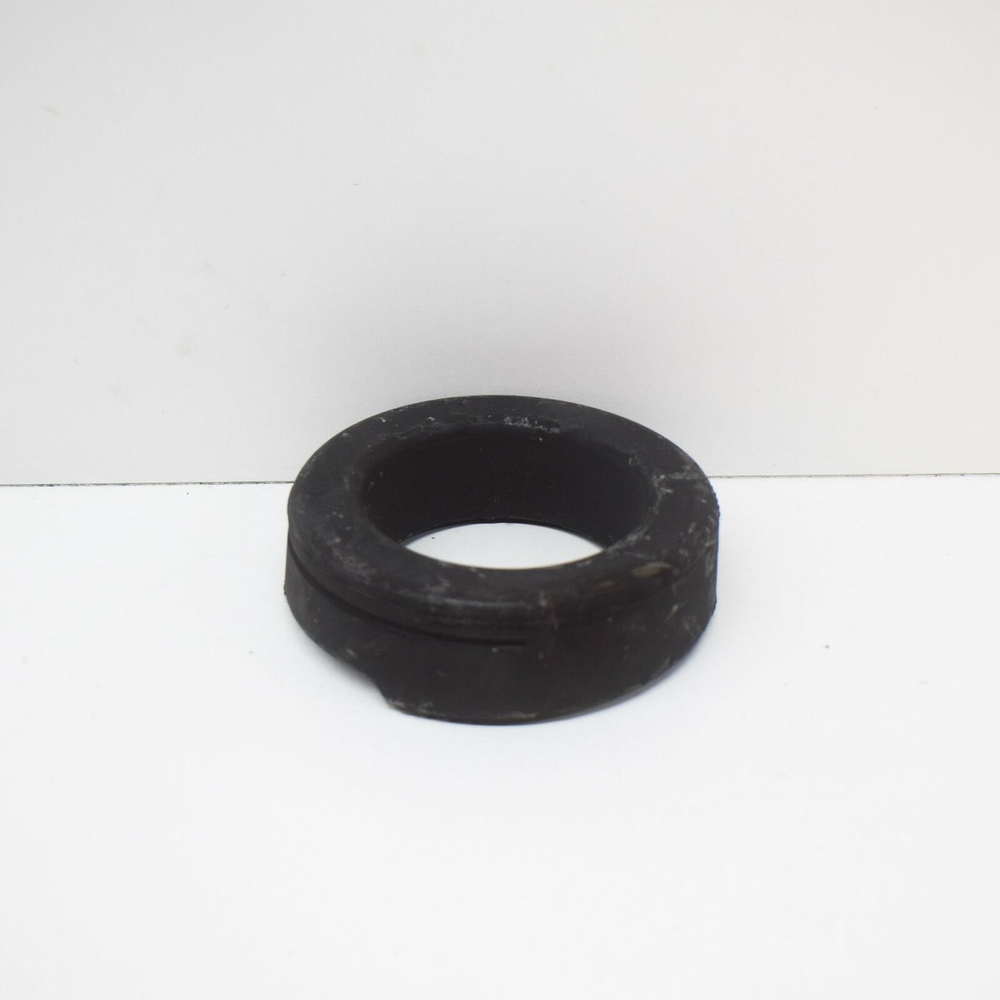 NEW MERCEDES-BENZ C-CLASS W204 COIL SPRING UPPER SHIM A2103250384 2010 11108570