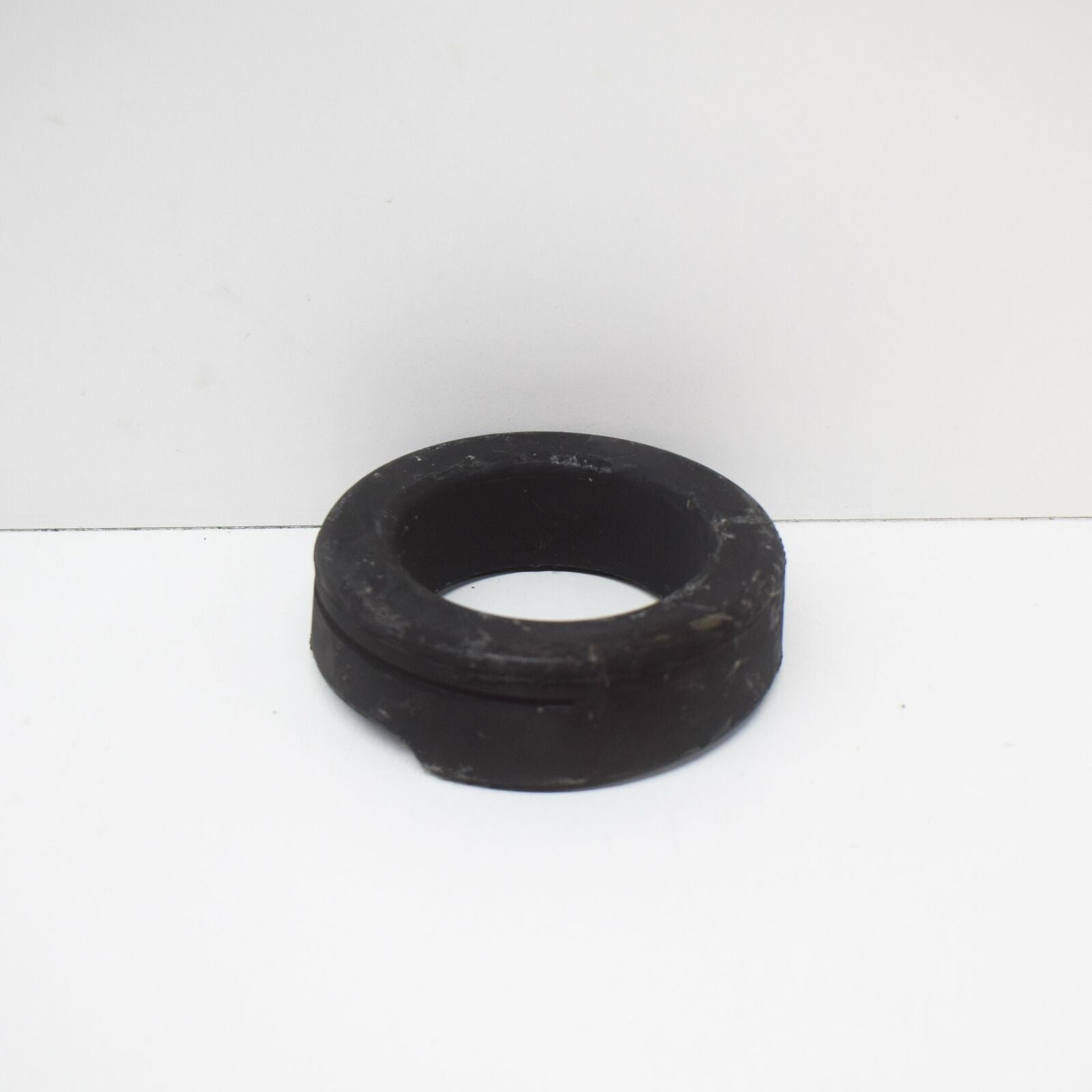 NEW MERCEDES-BENZ C-CLASS W204 COIL SPRING UPPER SHIM A2103250384 2010 11108570