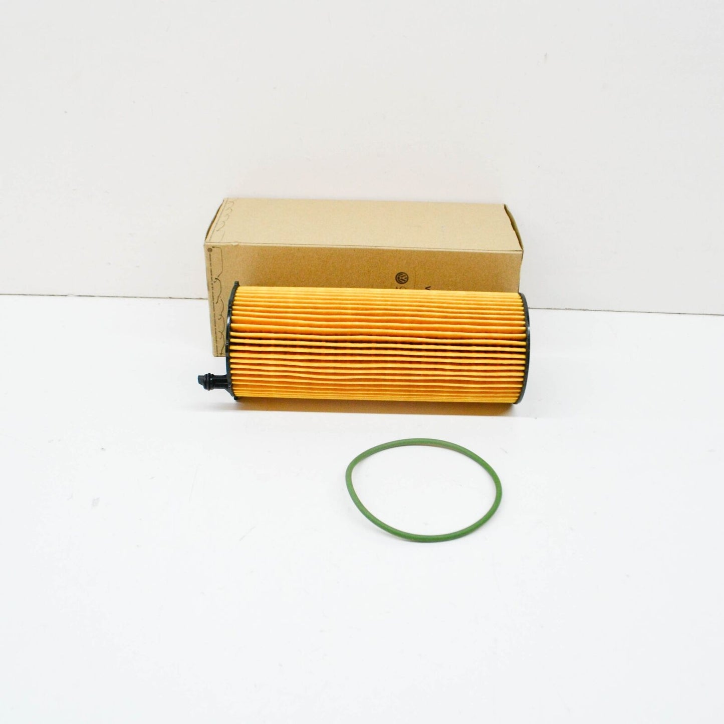 NEW AUDI Q7 4L OIL FILTER 057115561M 3.0 DIESEL ORIGINAL