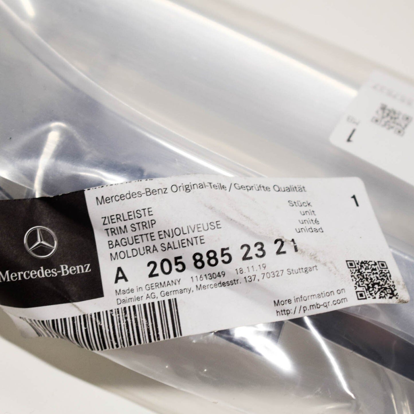 NEW MERCEDES-BENZ C-W205 RIGHT EXHAUST MUFFLER END TRIM A2058852321 ORIGINAL