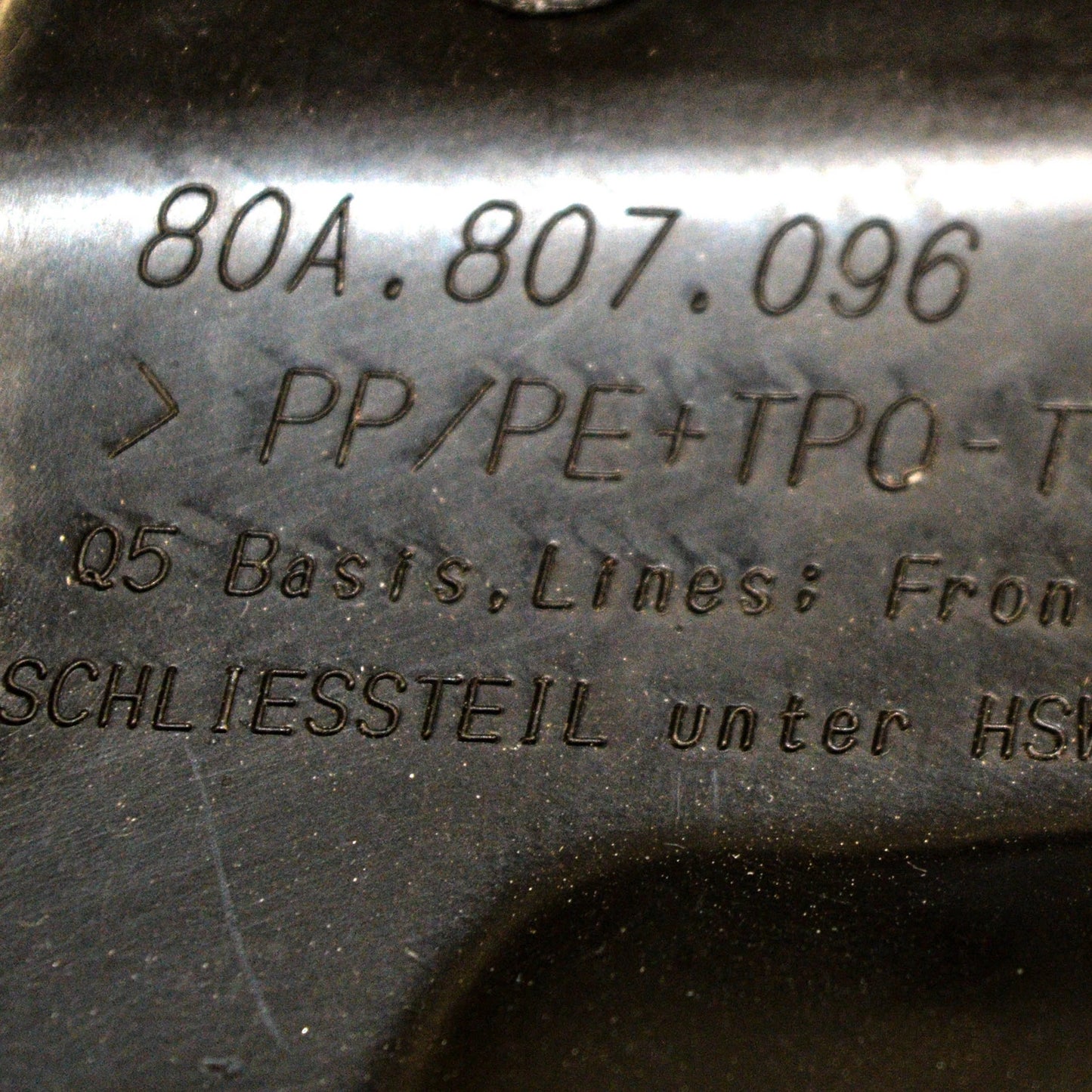 NEW AUDI Q5 80A FRONT BUMPER GRILLE RIGHT CENTER SUPPORT 80A807096