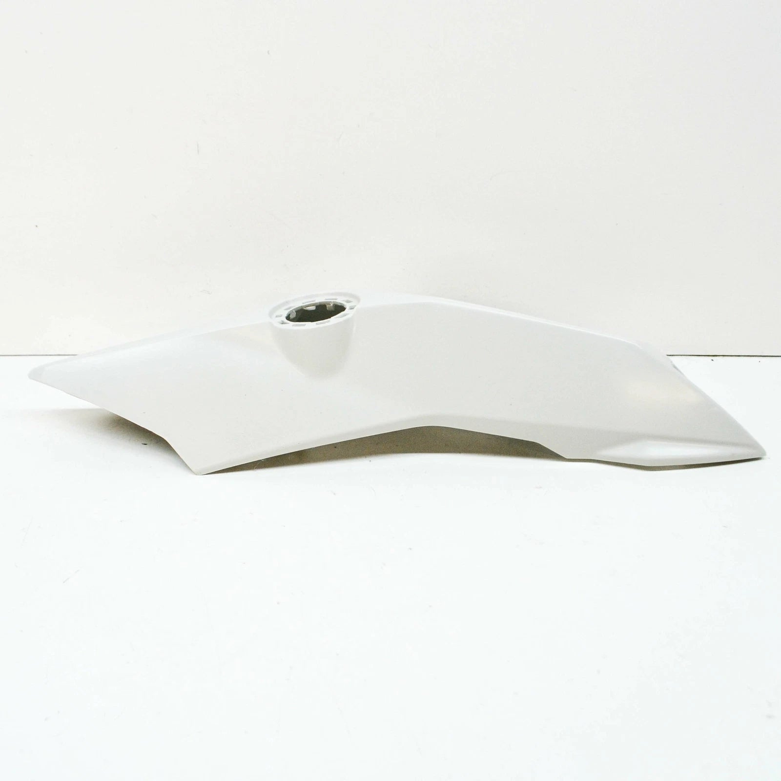 NEW BMW K73 F800 R LEFT INTAKE SNORKEL 46638549801 ORIGINAL