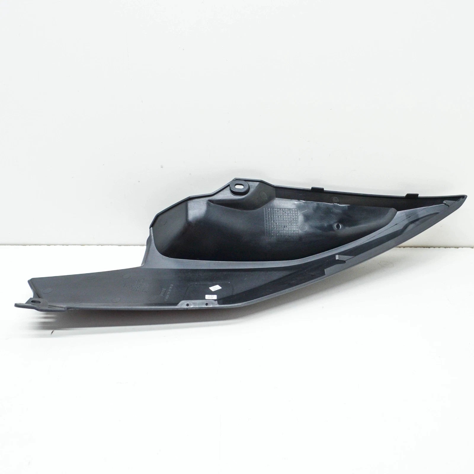 NEW BMW K1600 GT UPPER RIGHT TANK COVER 46637727446 ORIGINAL