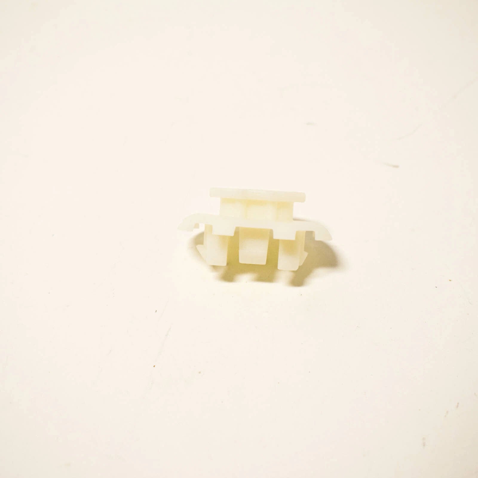 NEW BMW I8 L12 RADIATOR RUBBER MOUNT SUPPORT 17117553481 ORIGINAL