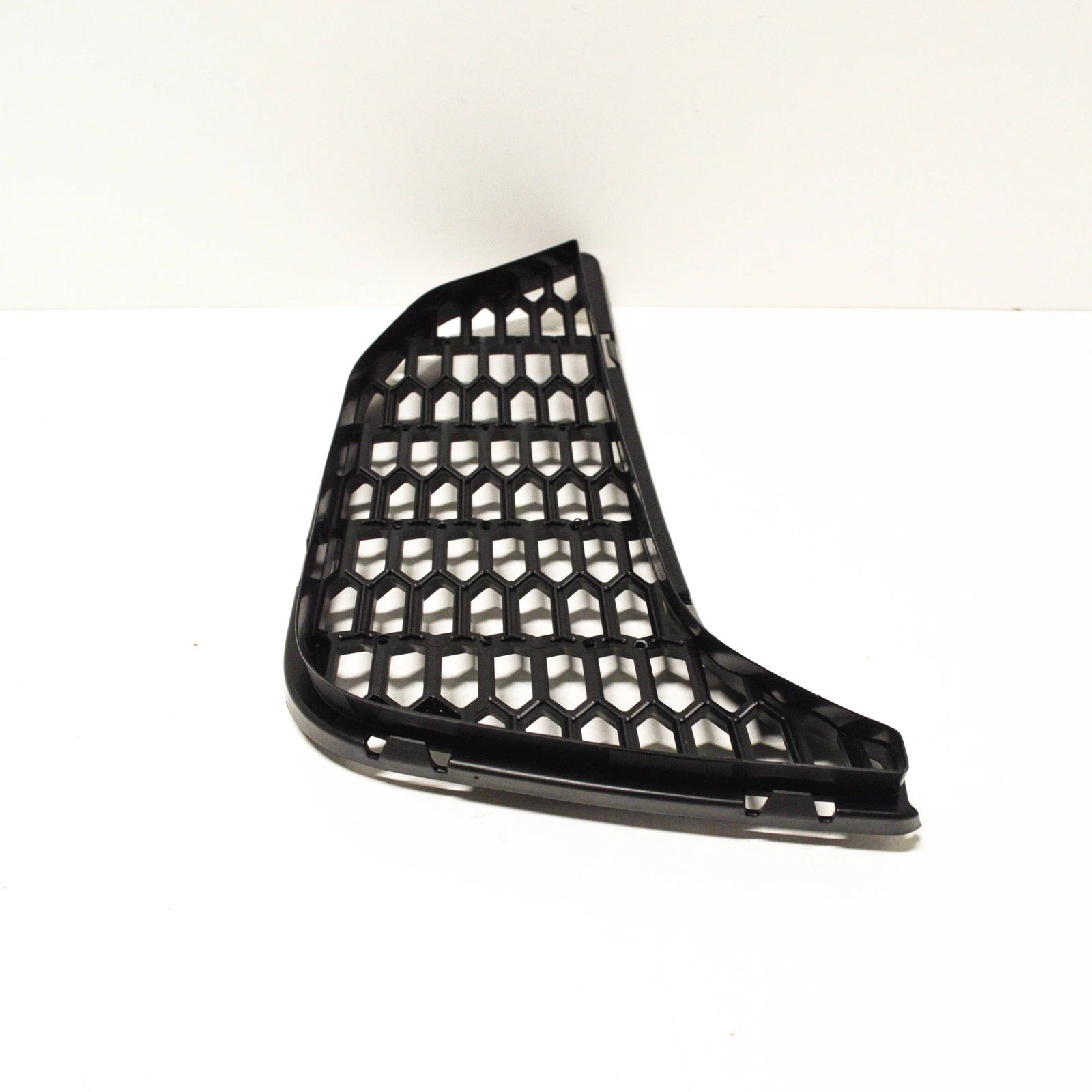 NEW BMW M4 F82 FRONT BUMPER LOWER RIGHT GRILLE 51118054302 8054302 2016 ORIGINAL